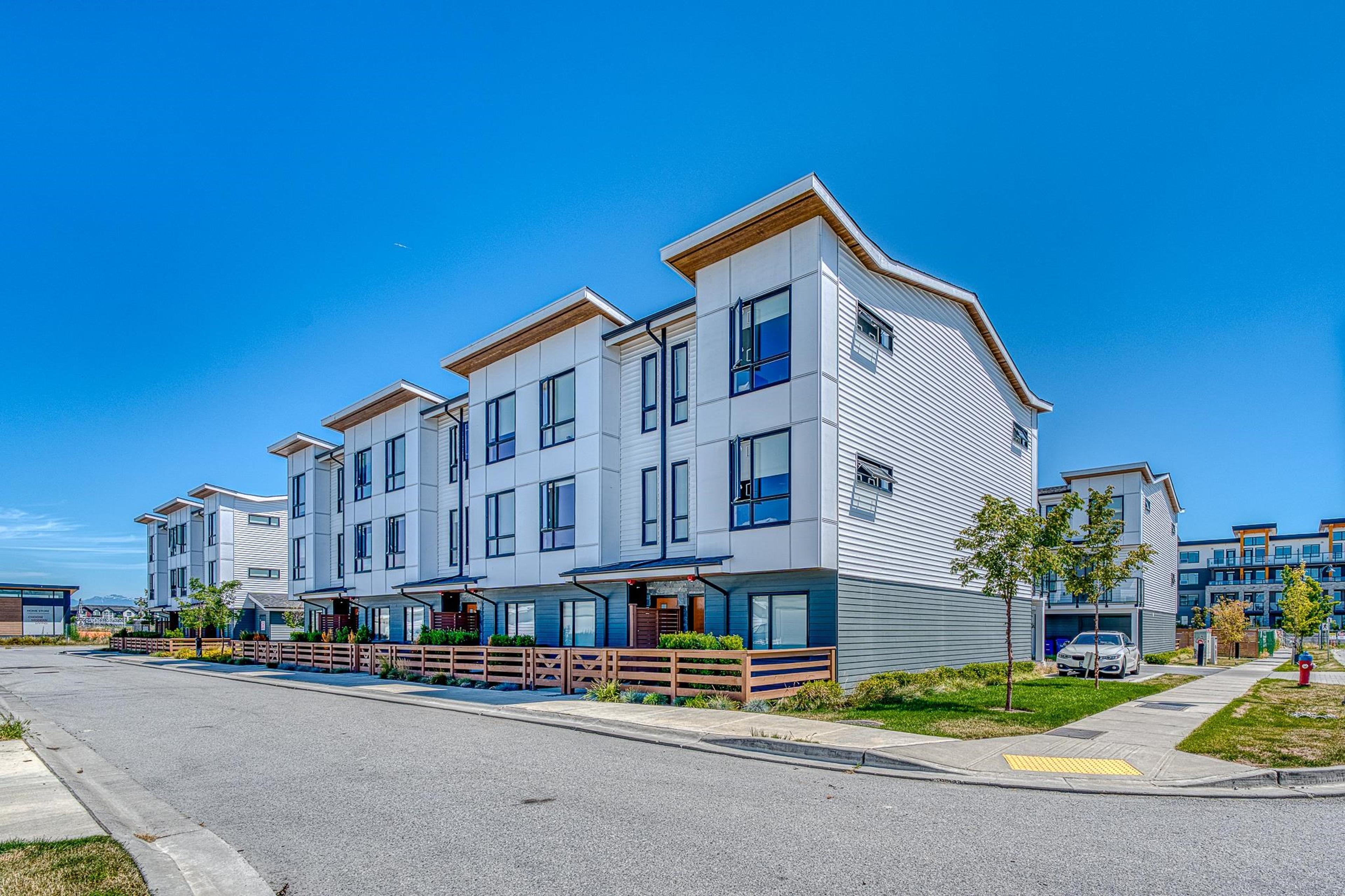 4745 Spruce Way, Tsawwassen - Exteriors - Full Complex View - Photo 3