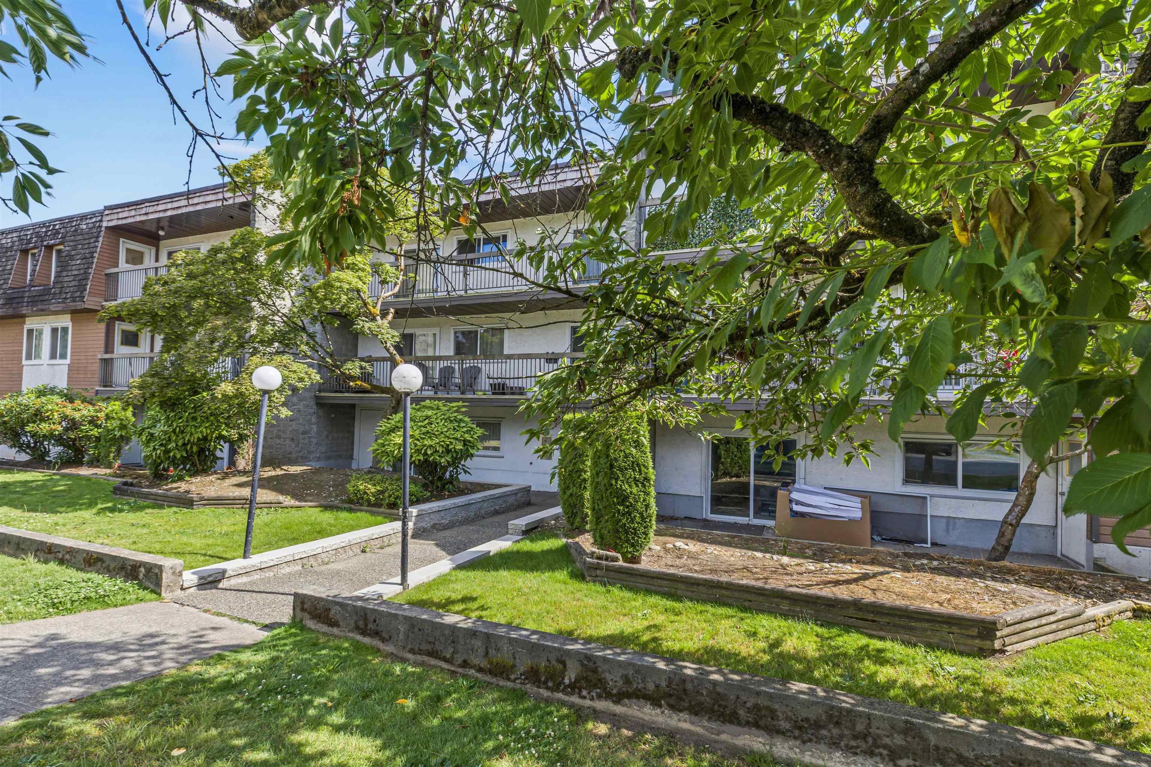 33850 Fern Street, Abbotsford - Exteriors - Photo 1