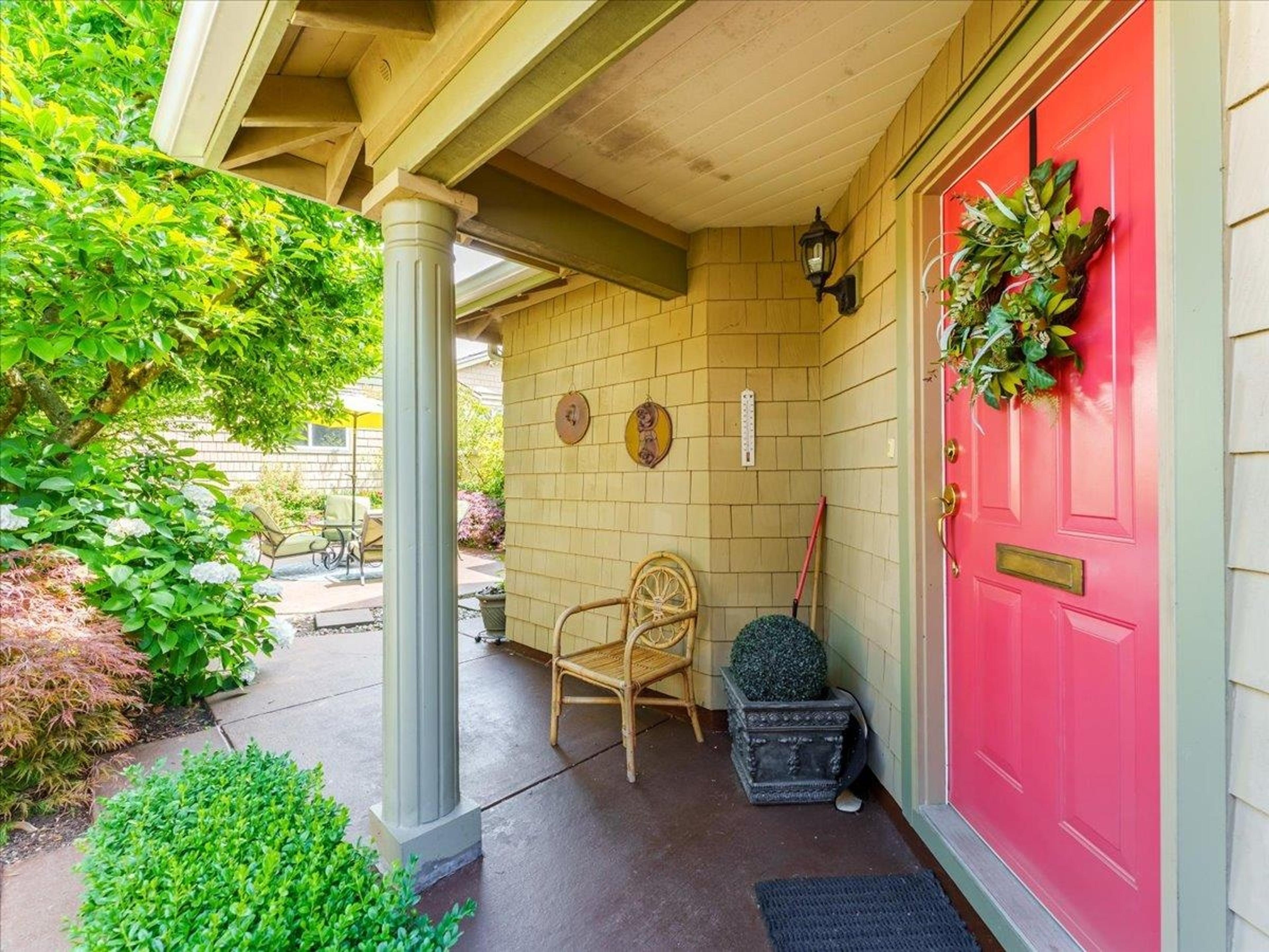 1207 Marine Drive, West Vancouver - Exteriors - Photo 1