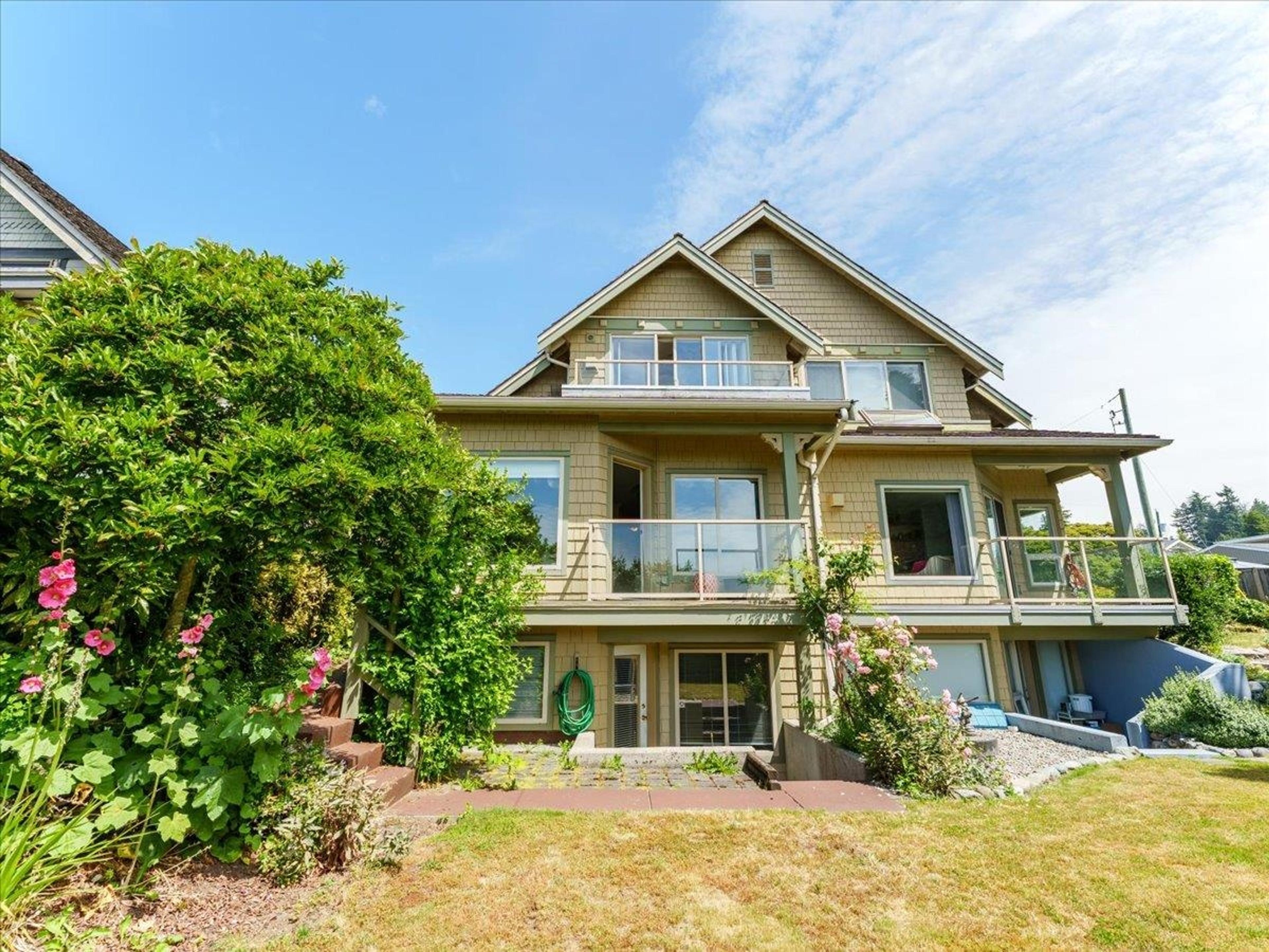 1207 Marine Drive, West Vancouver - Exteriors - Photo 2