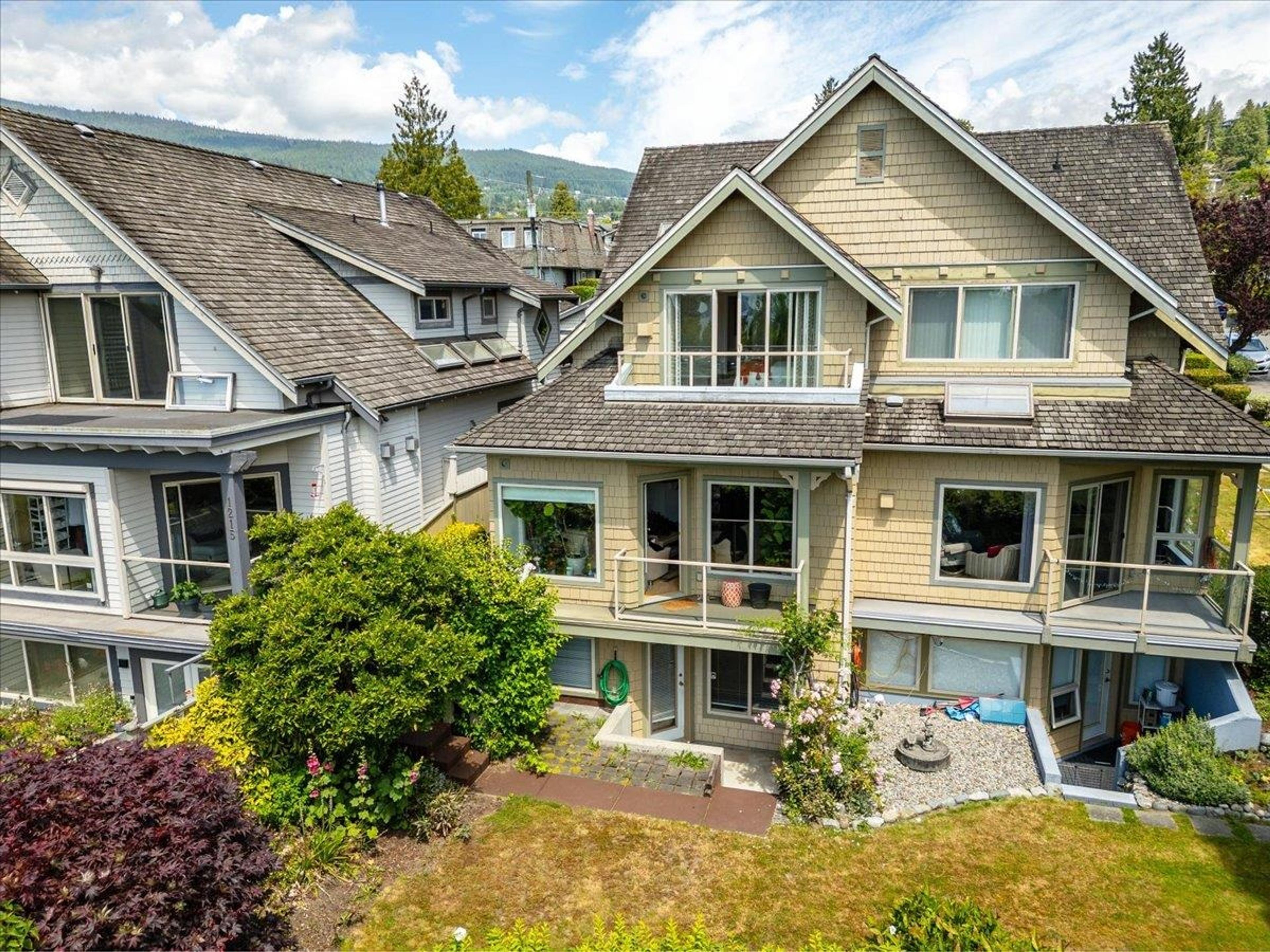 1207 Marine Drive, West Vancouver - Exteriors - Full Complex View, Drone/Aerial View - Photo 3