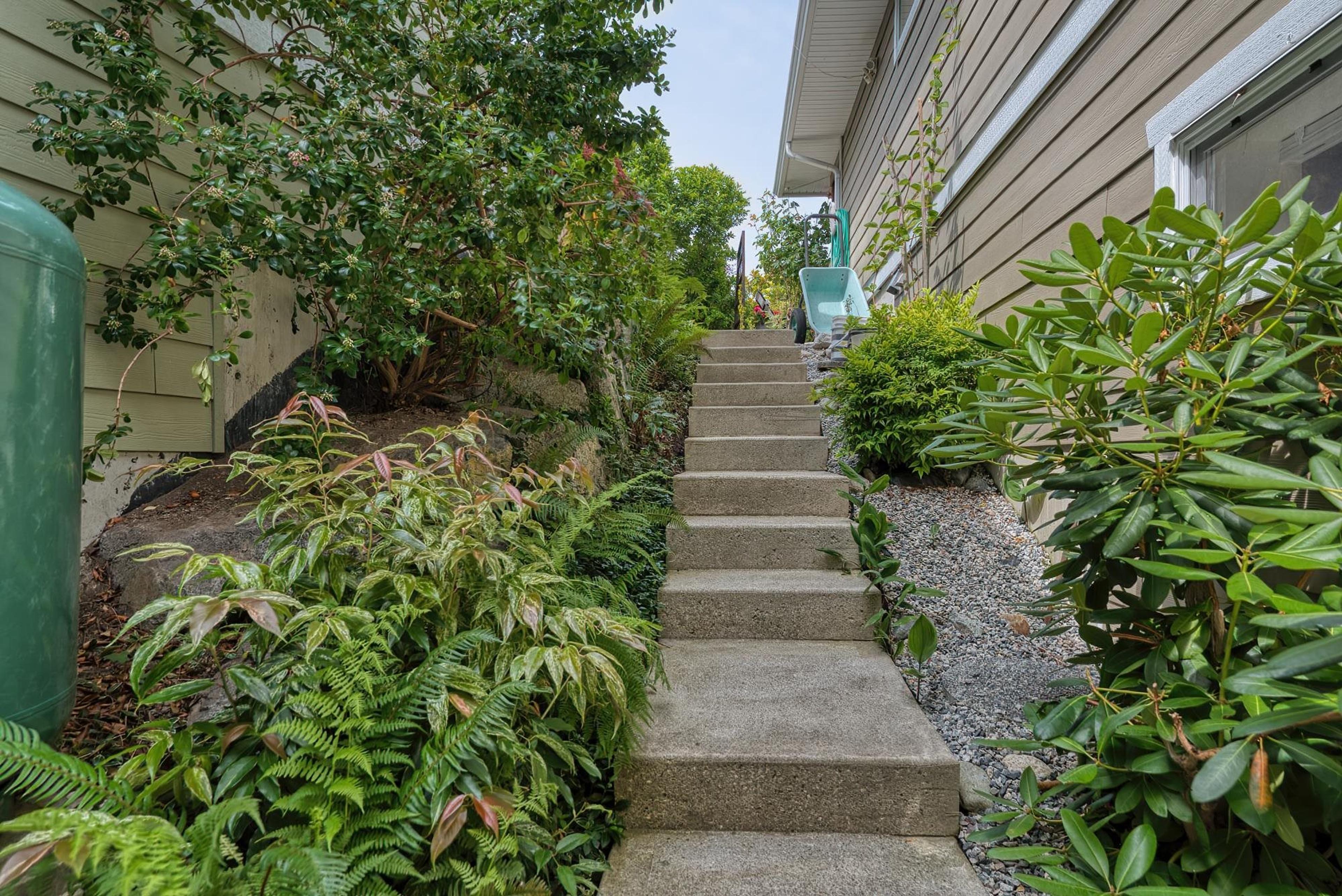 12710 Lagoon Road, Madeira Park - Exteriors - Photo 1