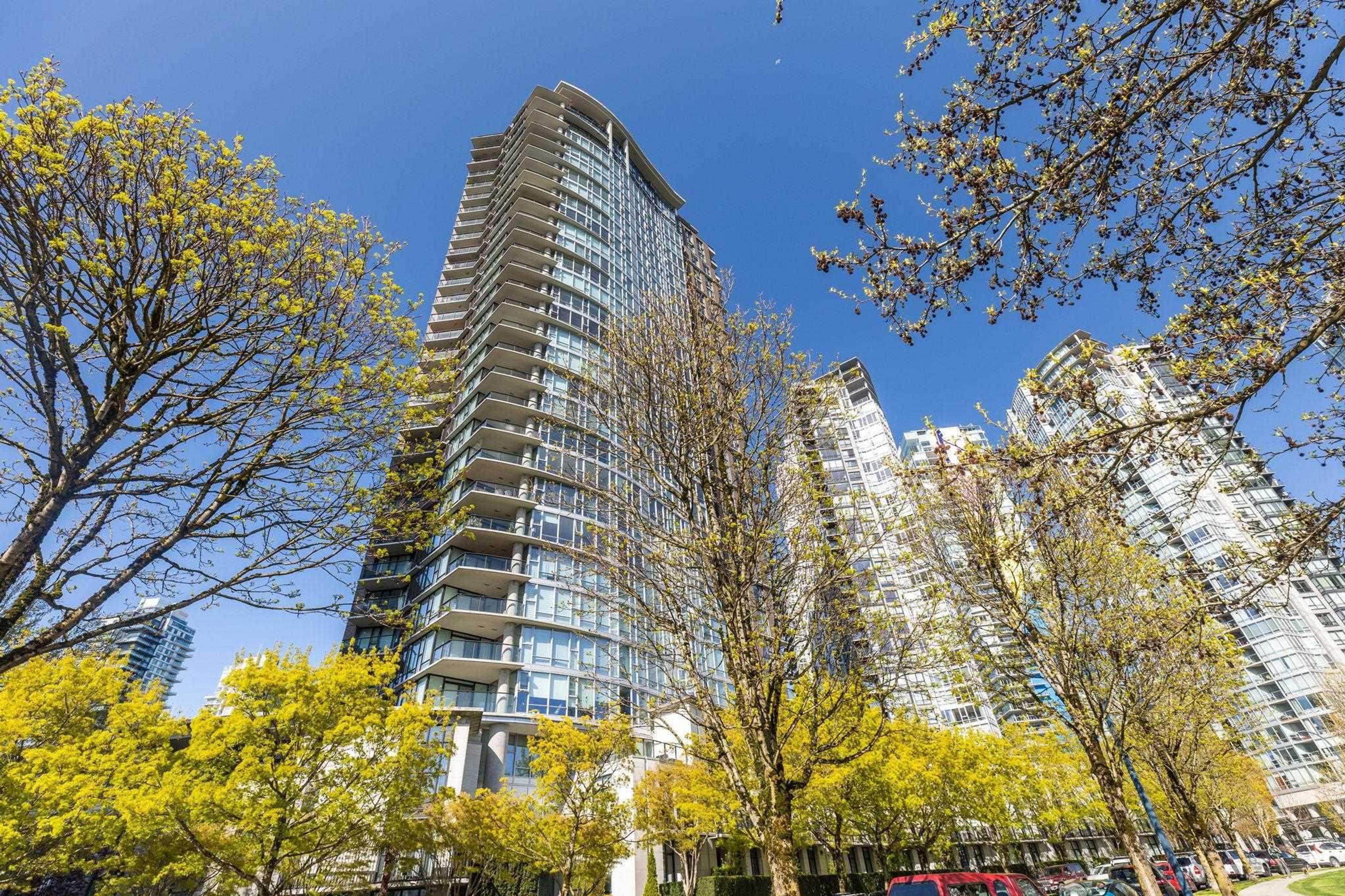 #607 583 BEACH CRESCENT - Image 1