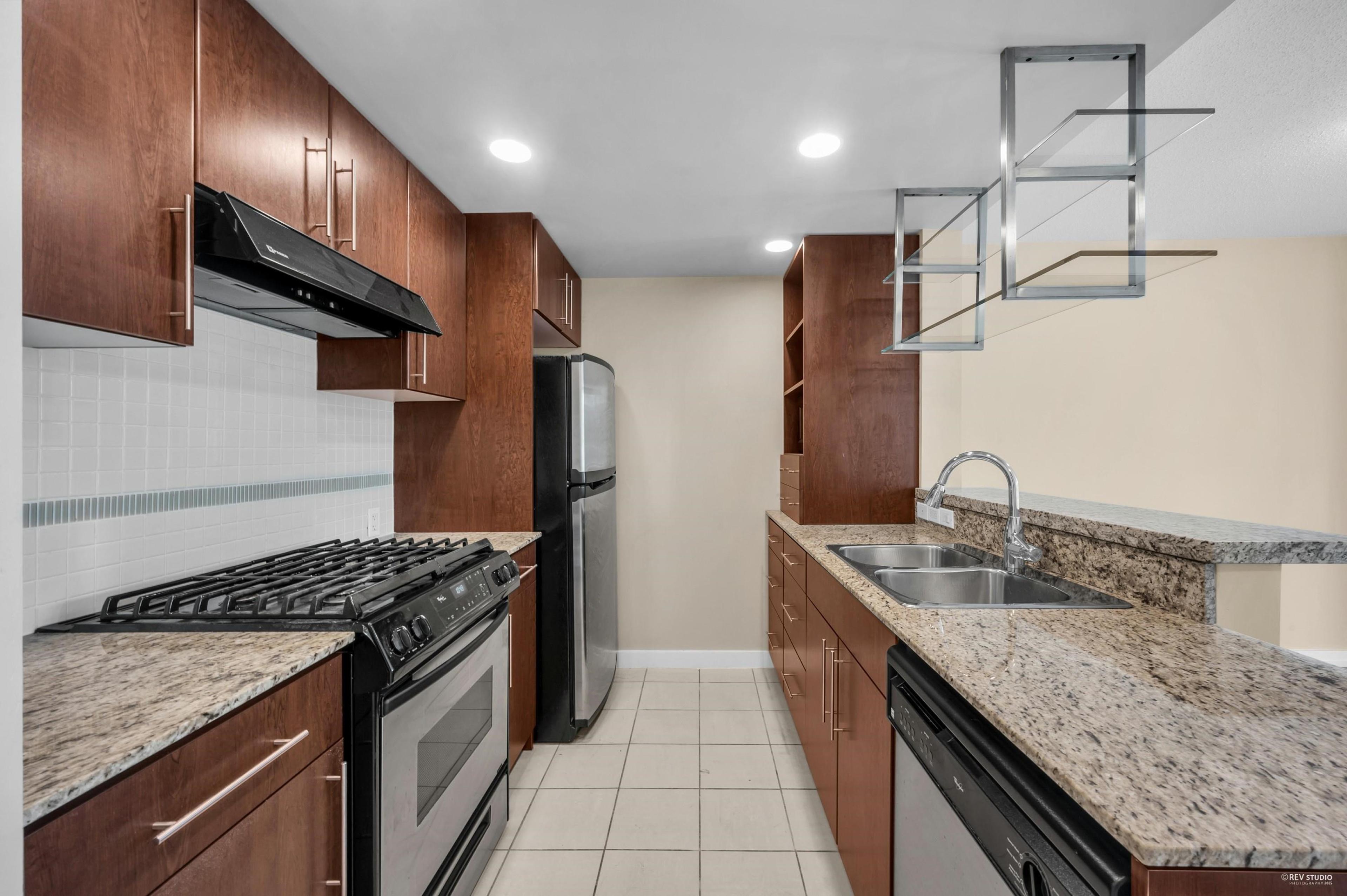 #607 583 BEACH CRESCENT - Image 11