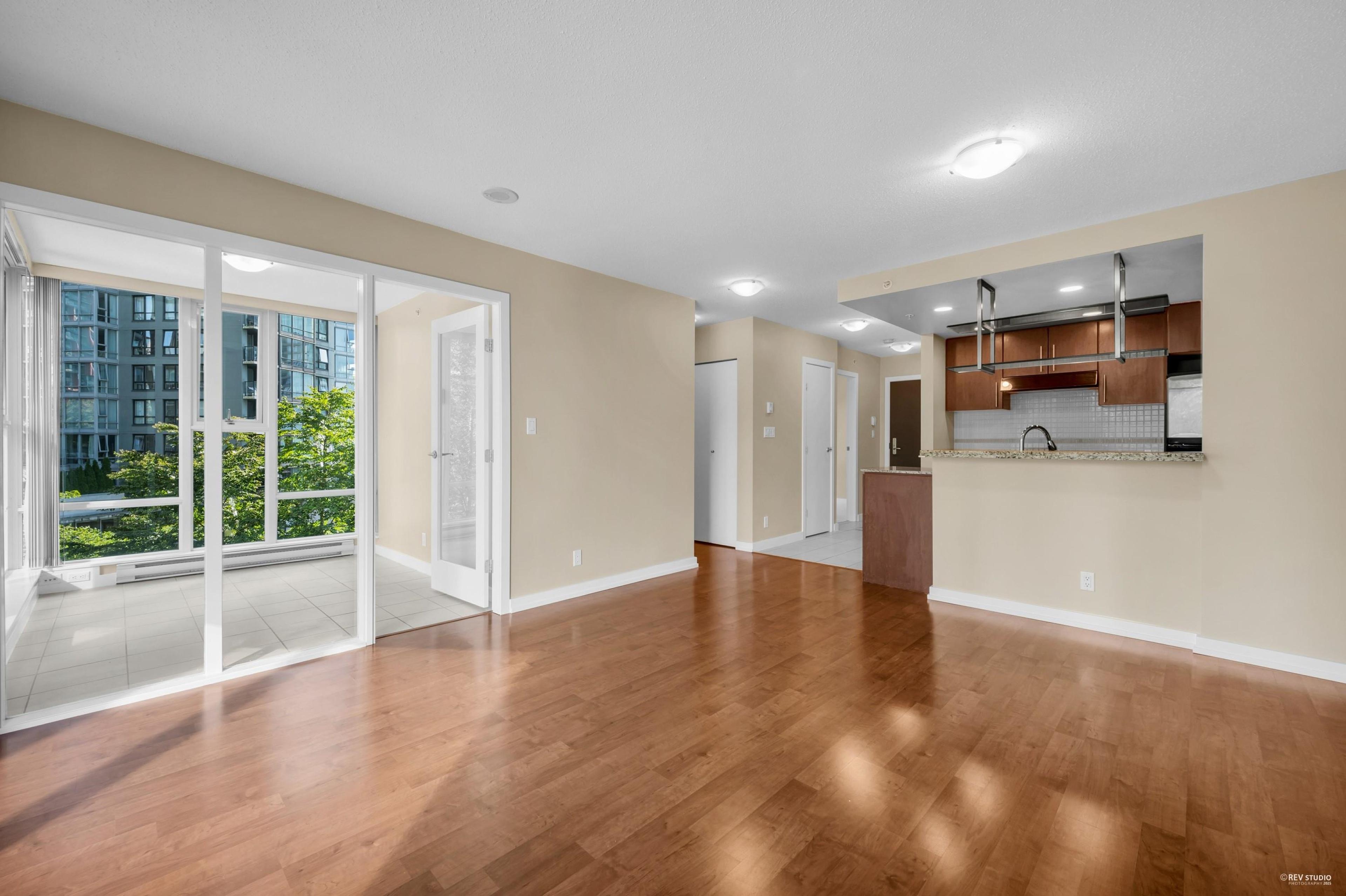#607 583 BEACH CRESCENT - Image 8