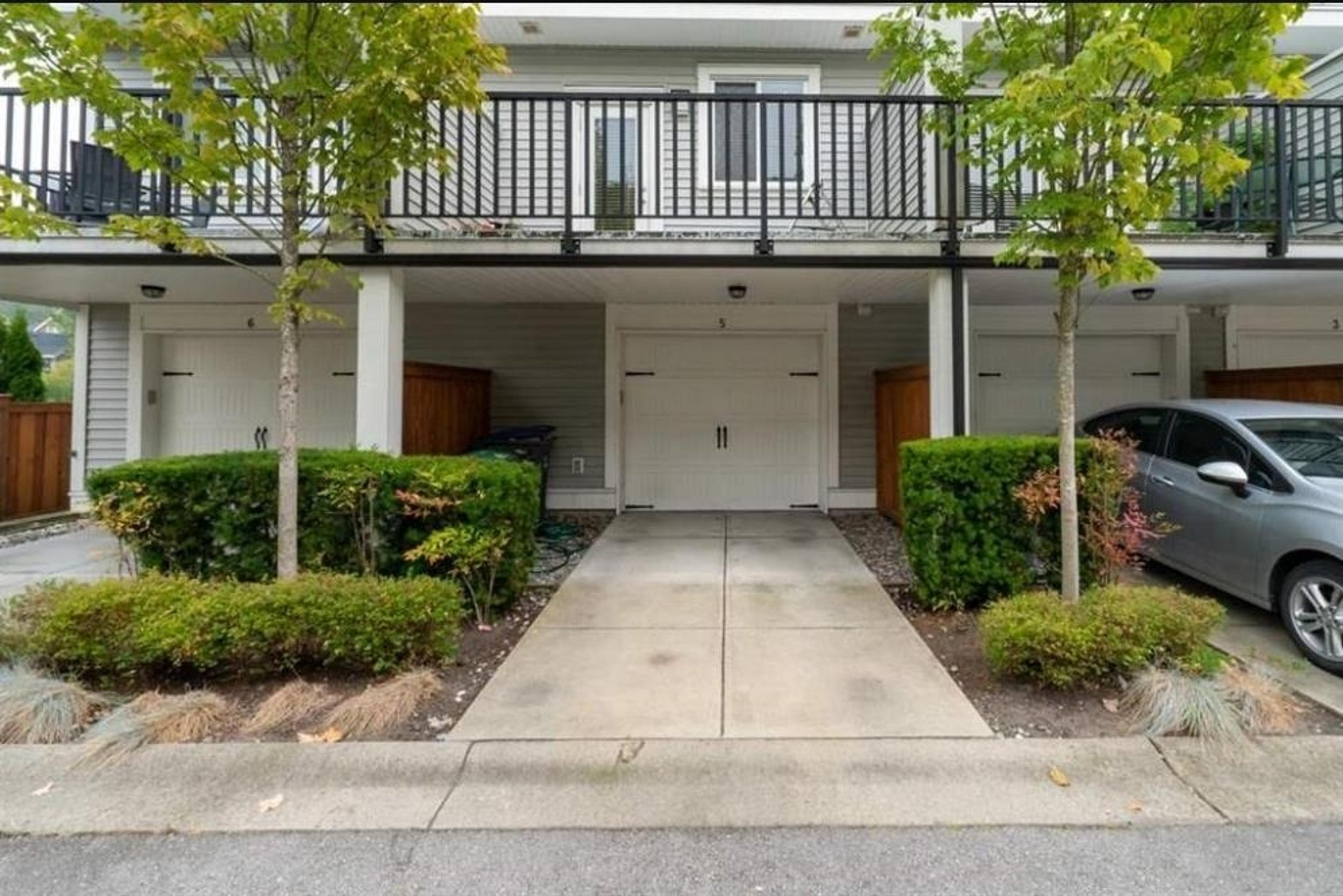 8713 158 Street, Surrey - Exteriors - Photo 1