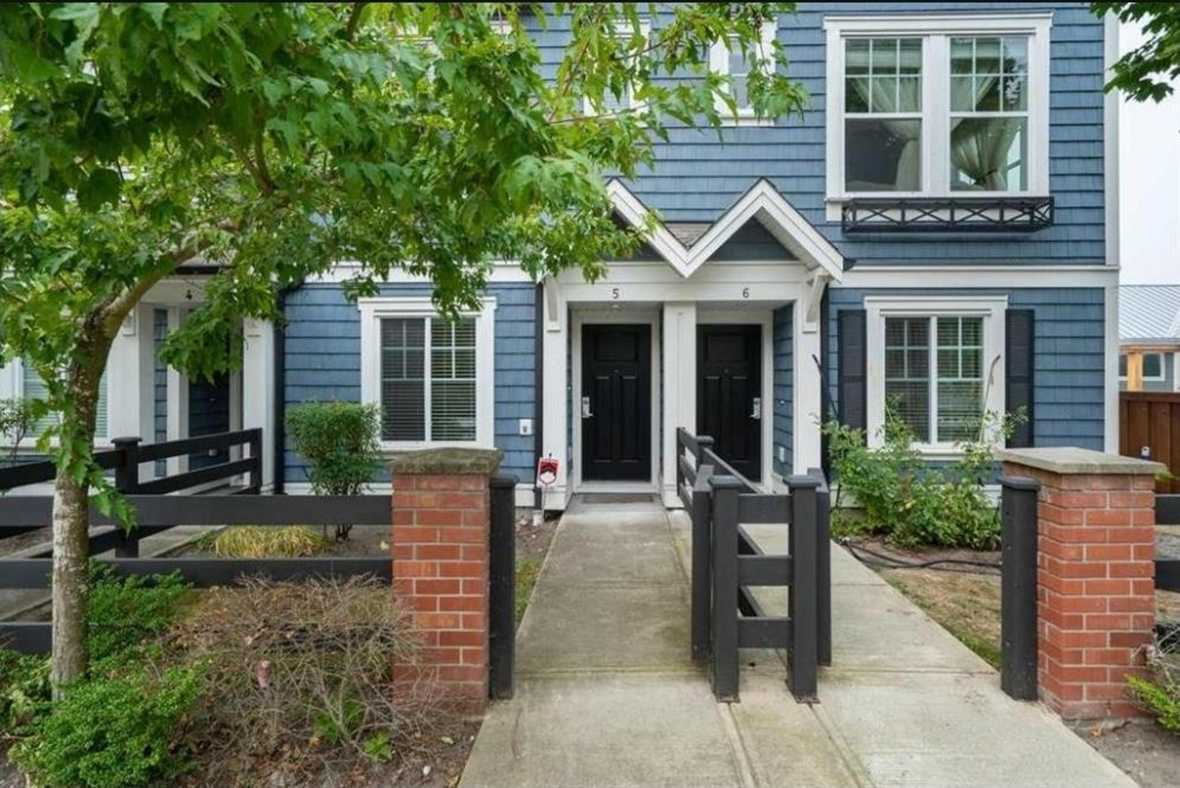 8713 158 Street, Surrey - Exteriors - Photo 2