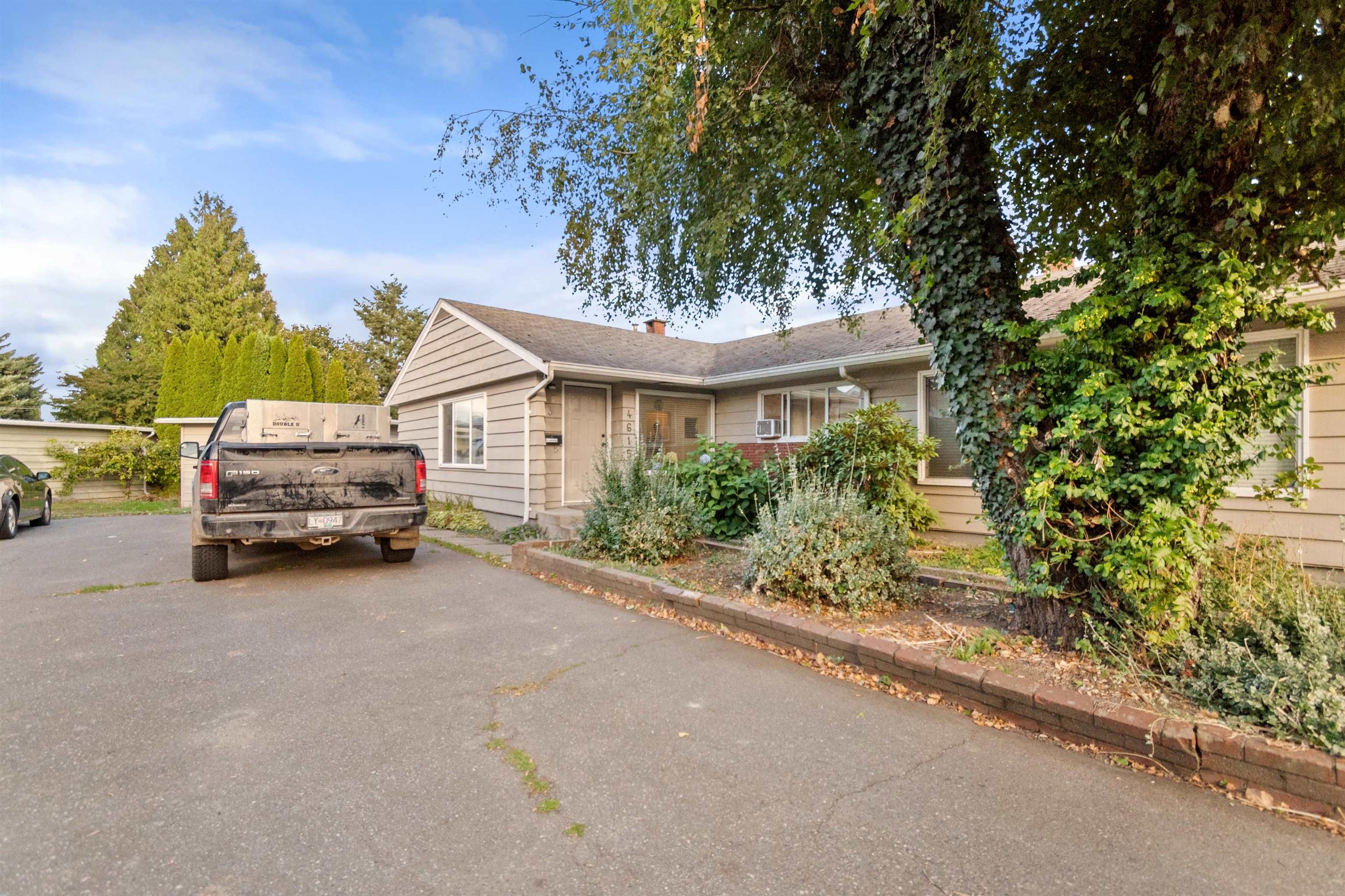 46151 Brooks Avenue, Chilliwack - Exteriors - Photo 3