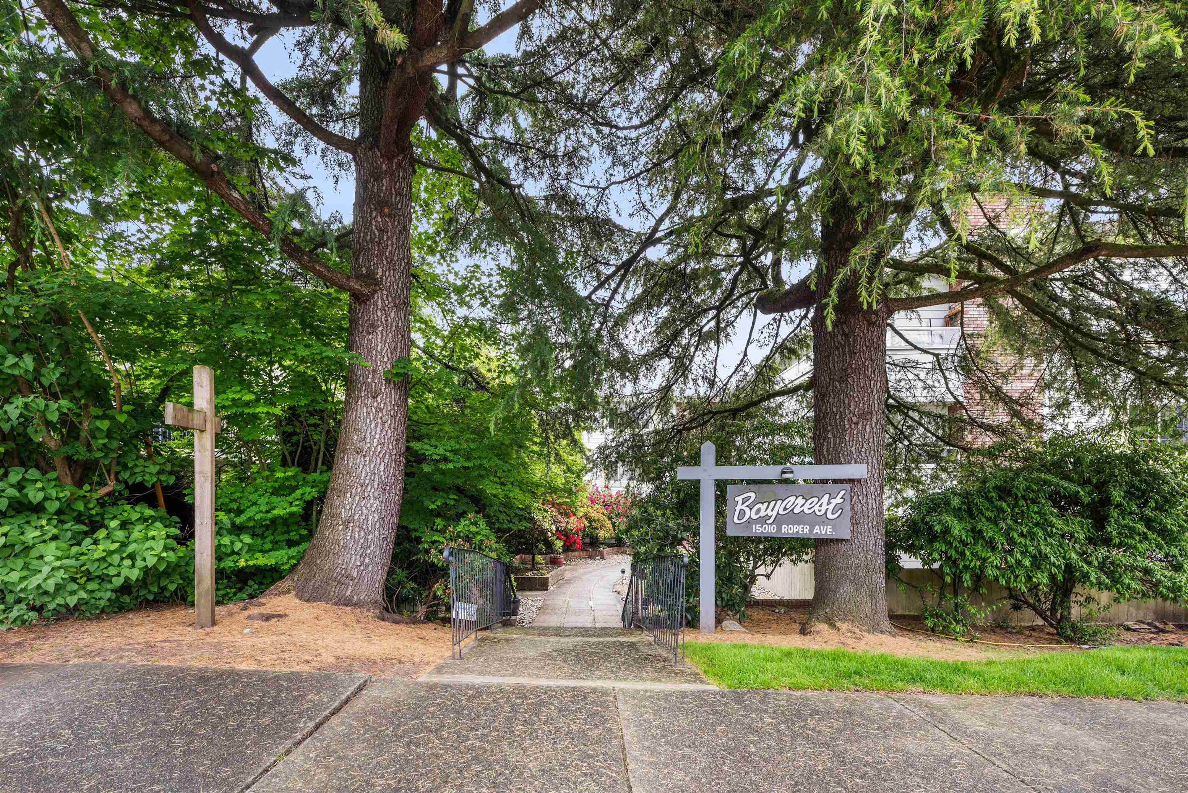 15010 Roper Avenue, White Rock - Exteriors - Photo 1