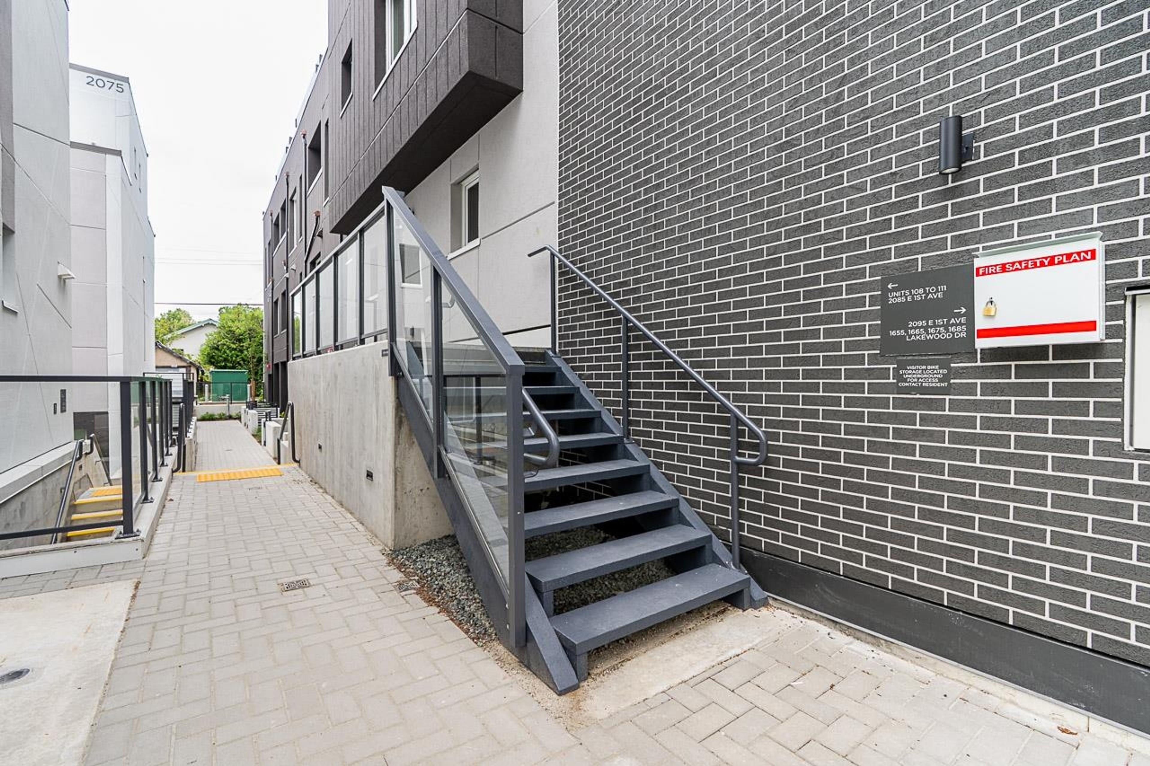 2085 E 1st Avenue, Vancouver - Exteriors - Photo 4