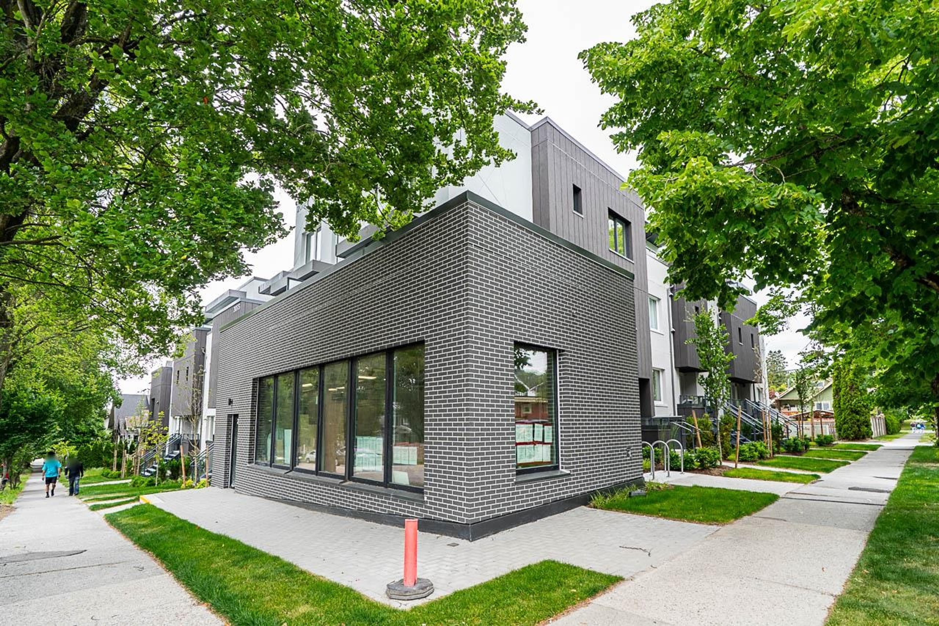 2085 E 1st Avenue, Vancouver - Exteriors - Photo 6