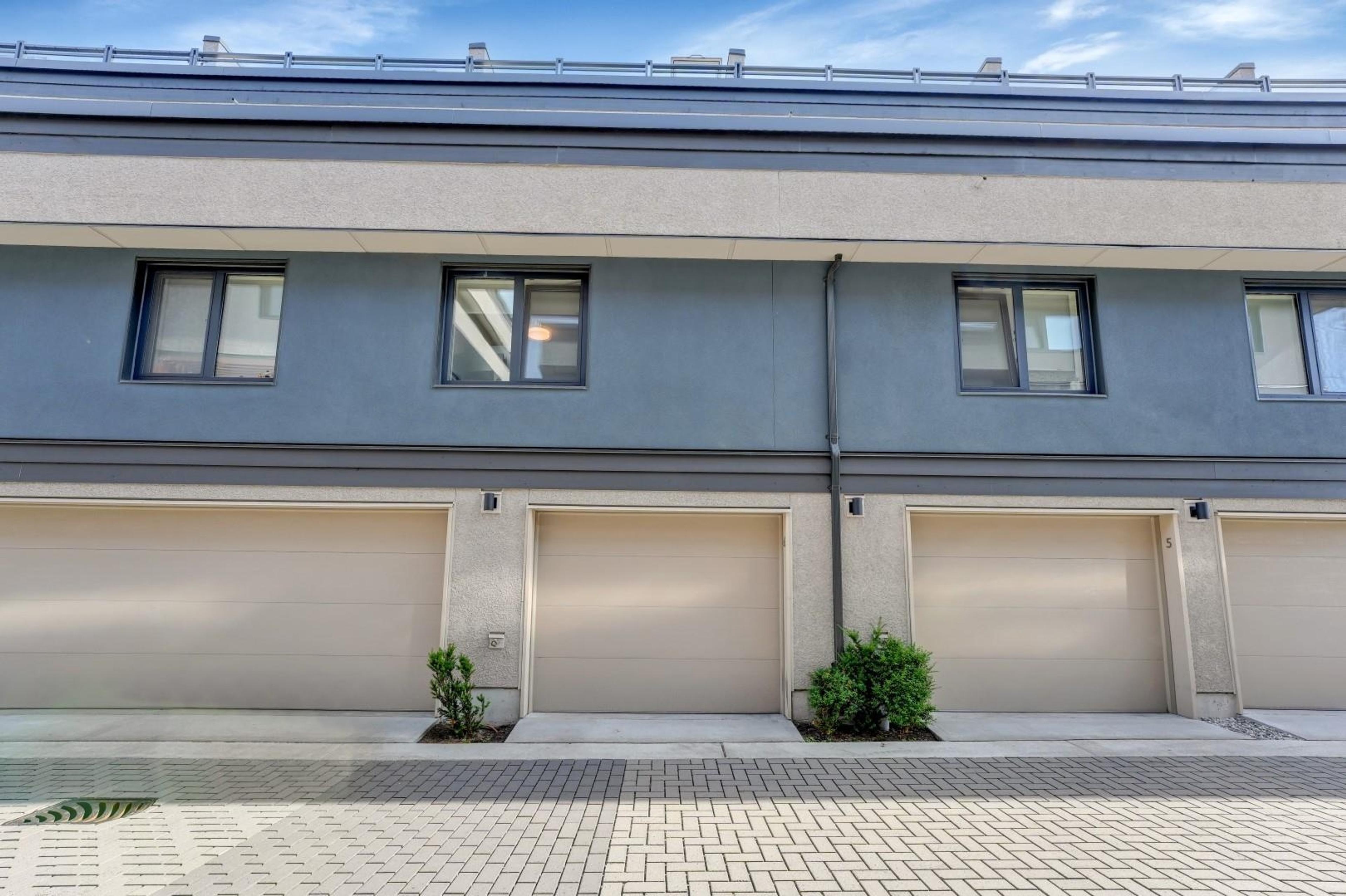 632 E 3rd Street, North Vancouver - Exteriors - Photo 3