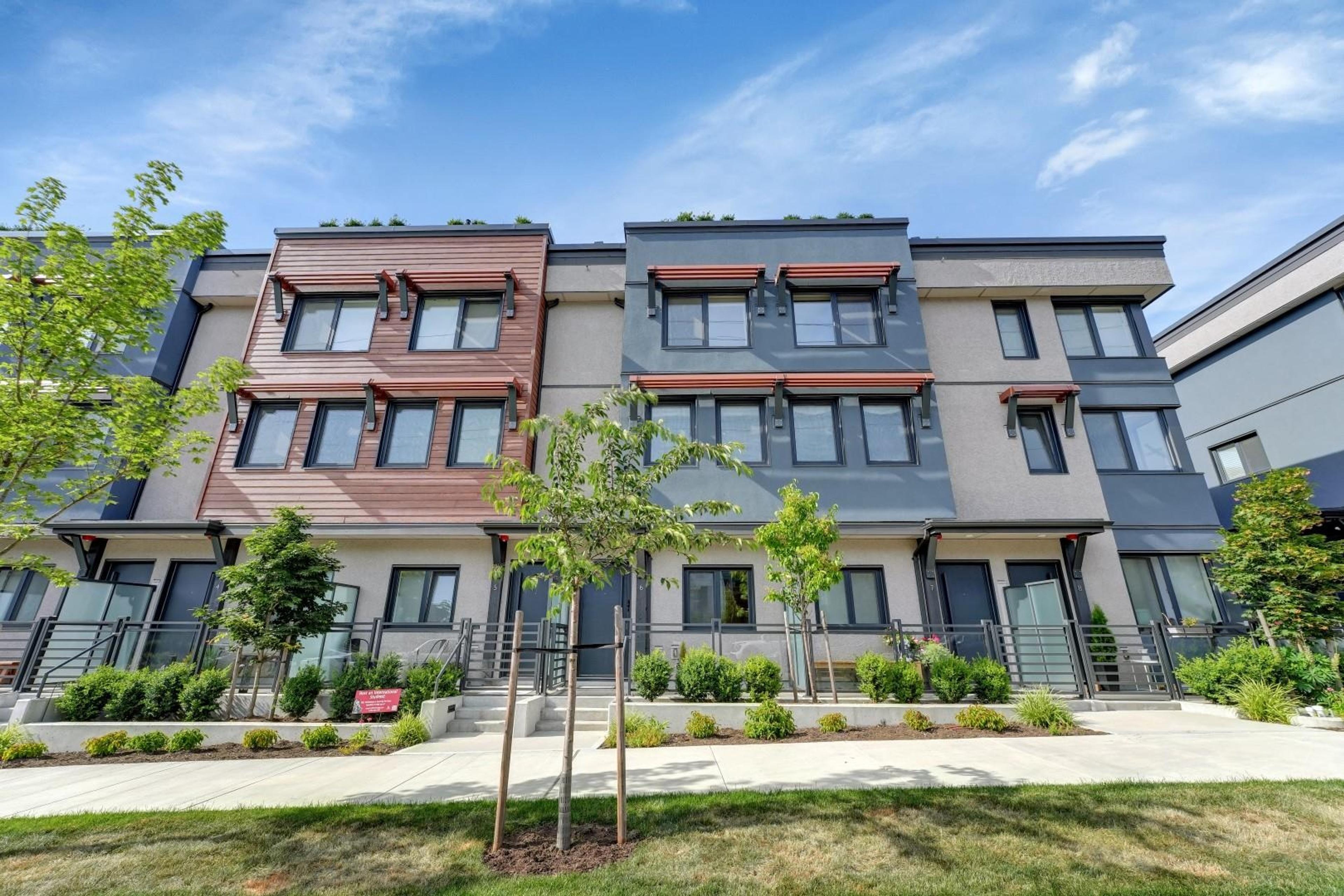 632 E 3rd Street, North Vancouver - Exteriors - Full Complex View - Photo 4