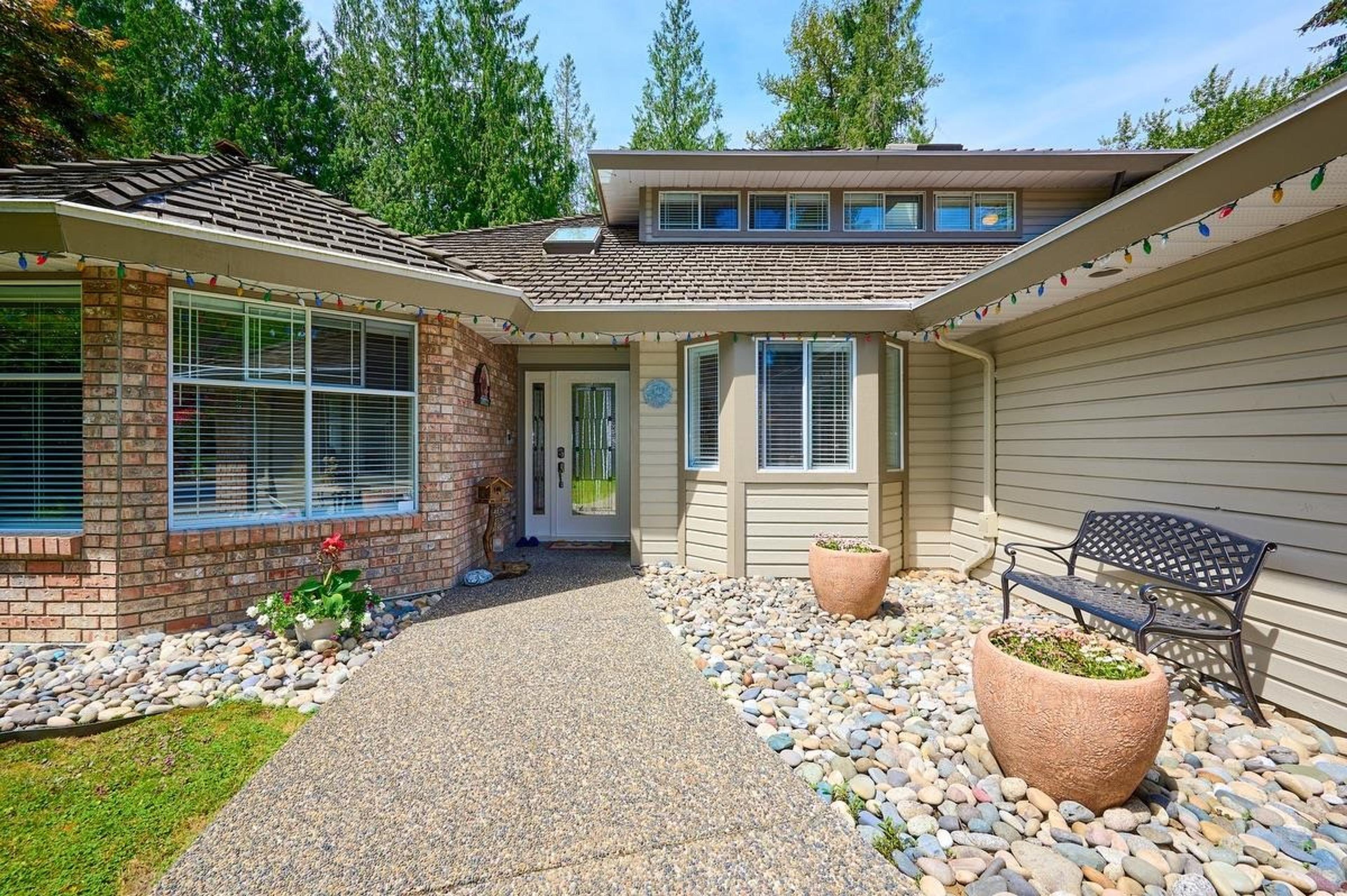 23100 129 Avenue, Maple Ridge - Exteriors - Photo 5