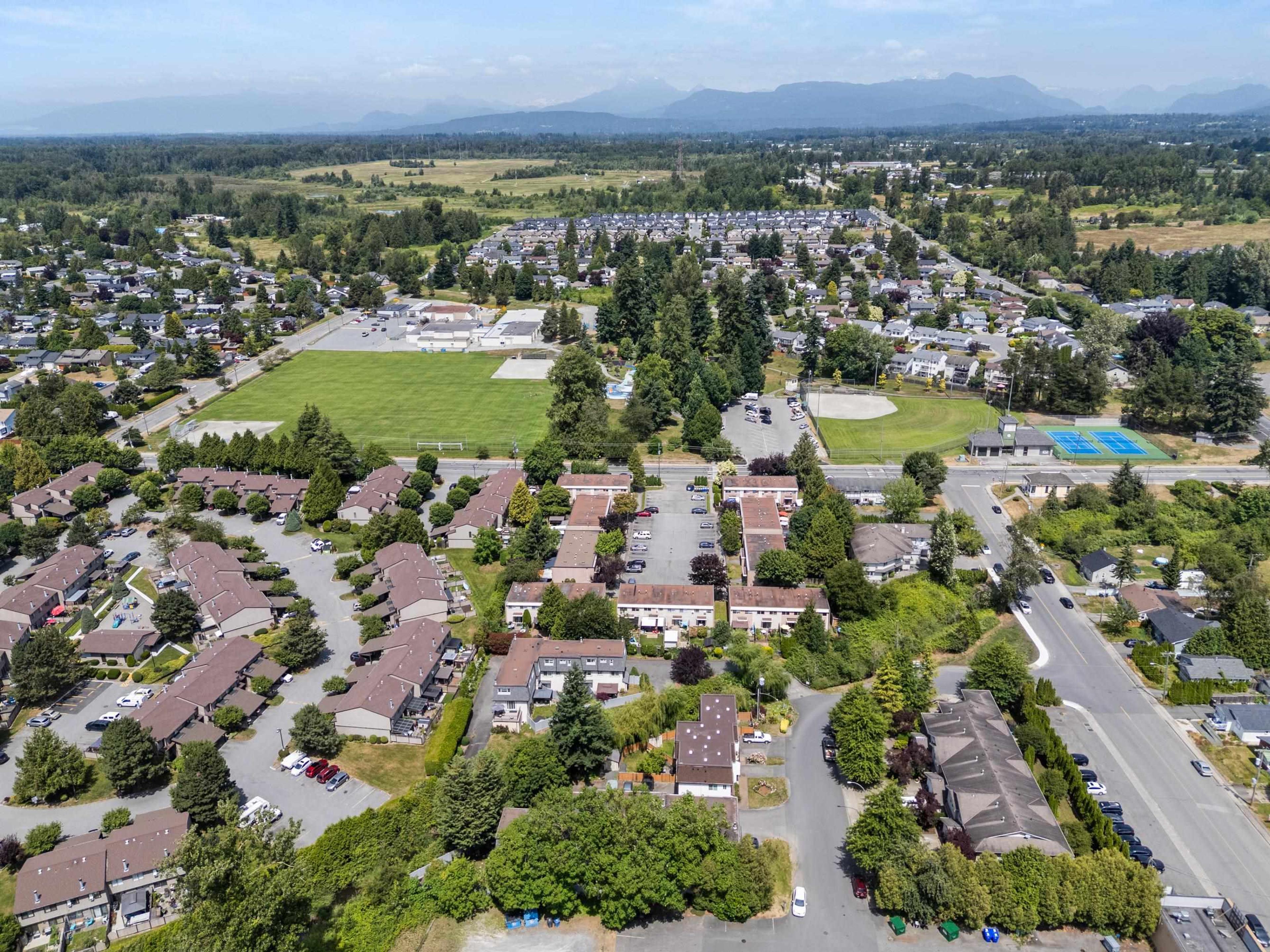 27125 31a Avenue, Langley - Exteriors - Full Complex View, Drone/Aerial View - Photo 4