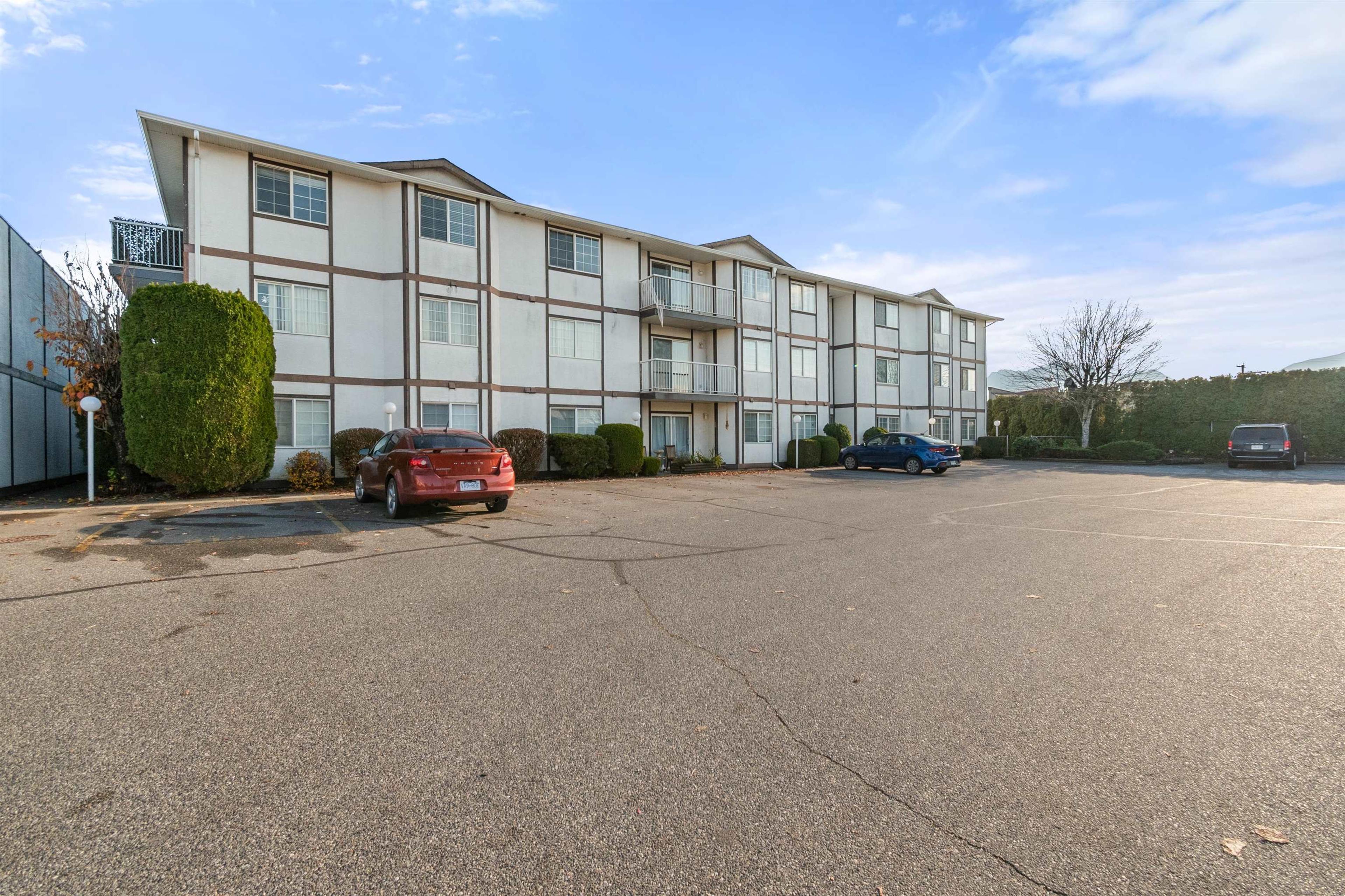 45669 Mcintosh Drive, Chilliwack - Exteriors - Full Complex View - Photo 2