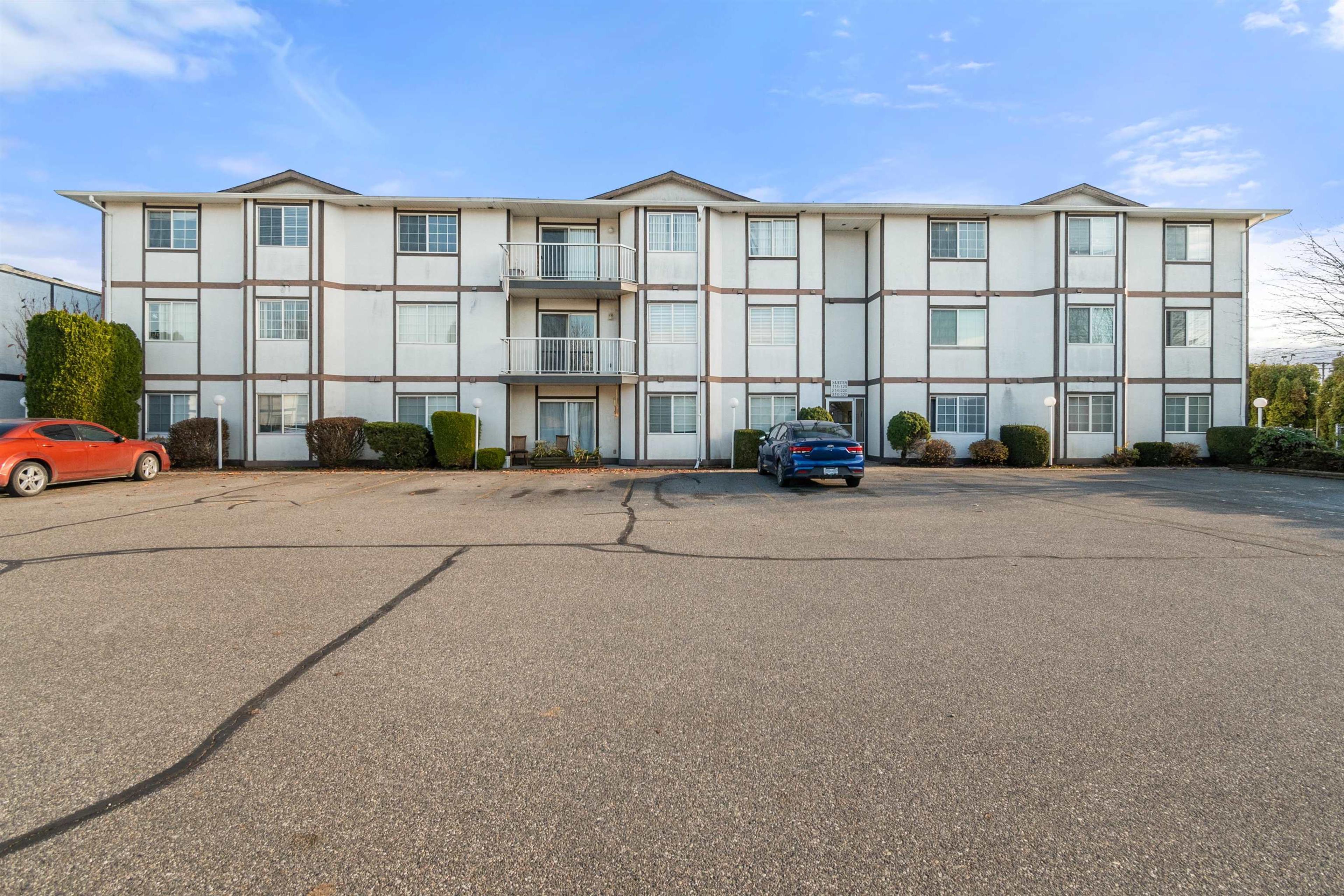 45669 Mcintosh Drive, Chilliwack - Exteriors - Full Complex View - Photo 5