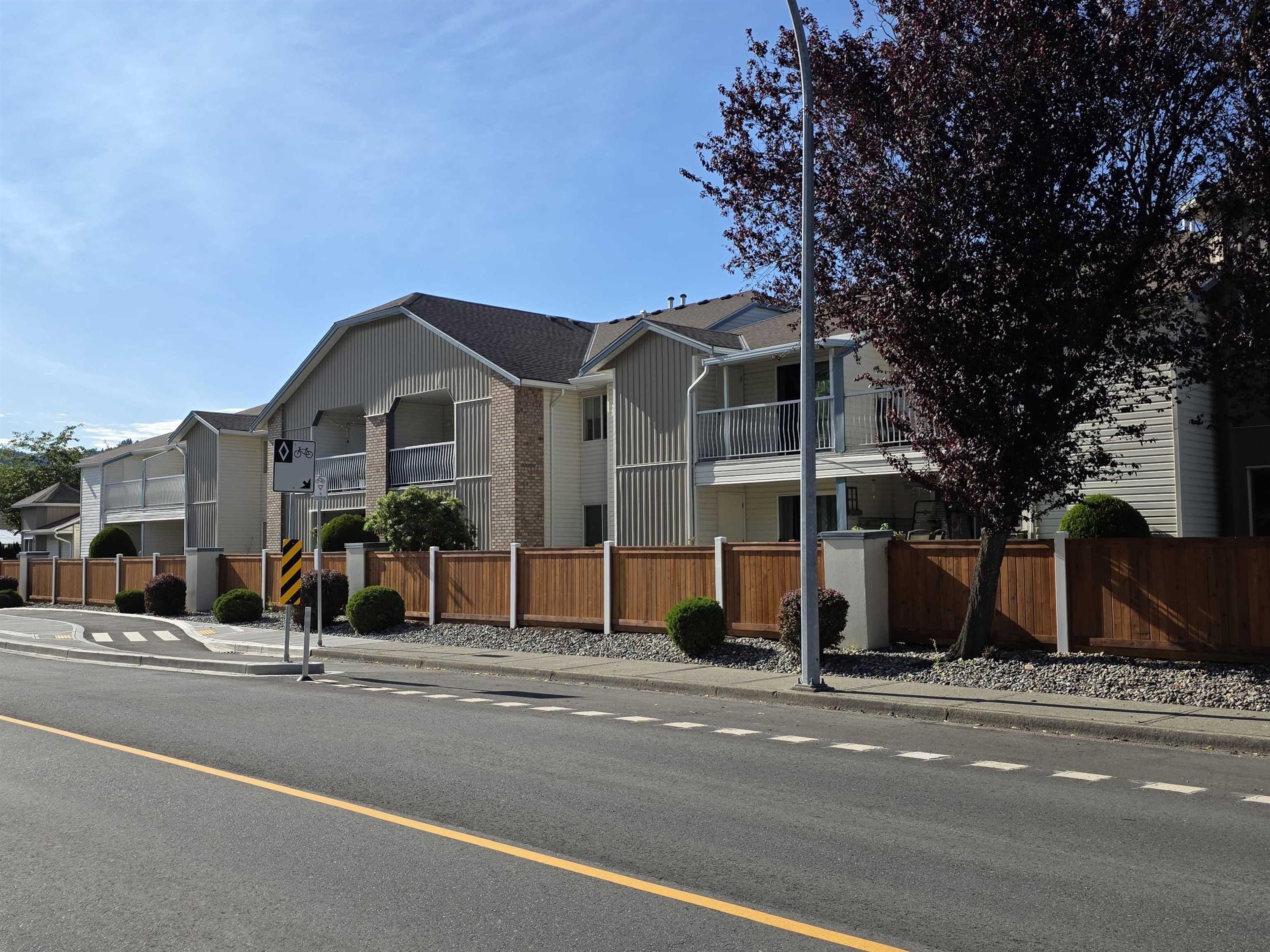 45435 Knight Road, Chilliwack - Exteriors - Full Complex View - Photo 2