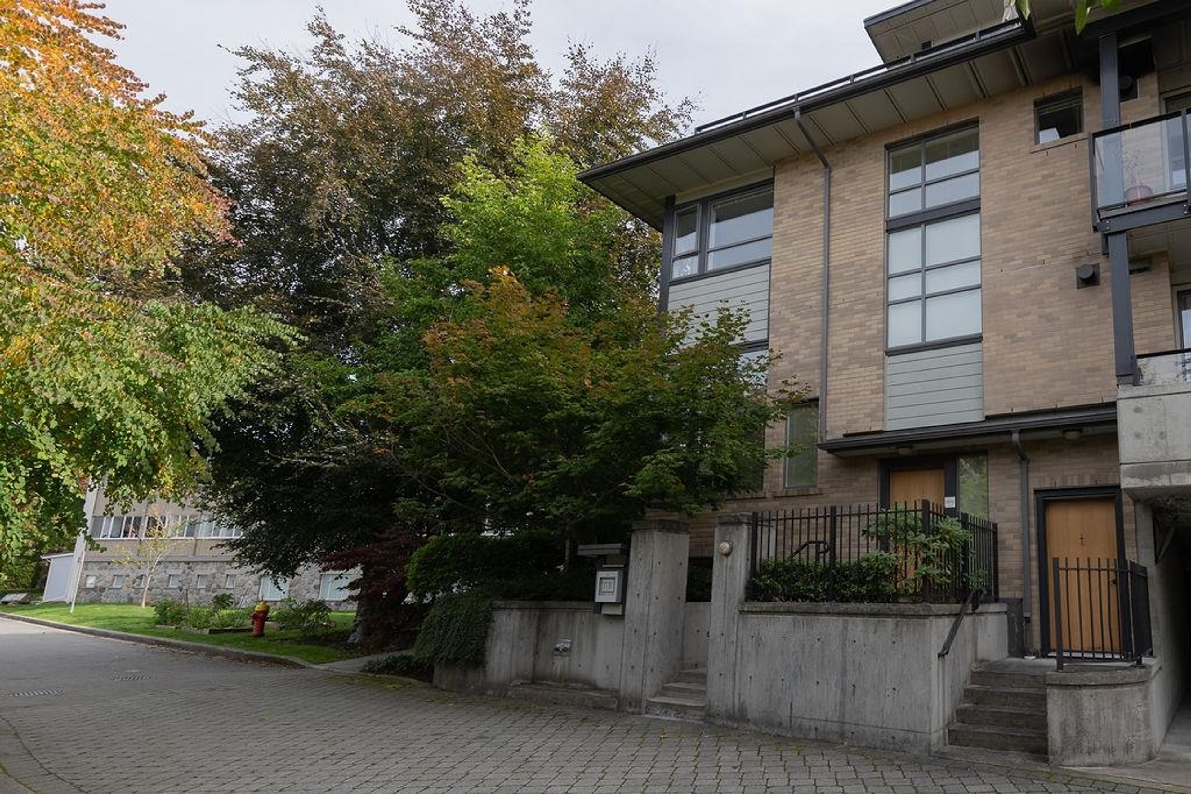 5952 Chancellor Mews, Vancouver - Exteriors - Photo 1