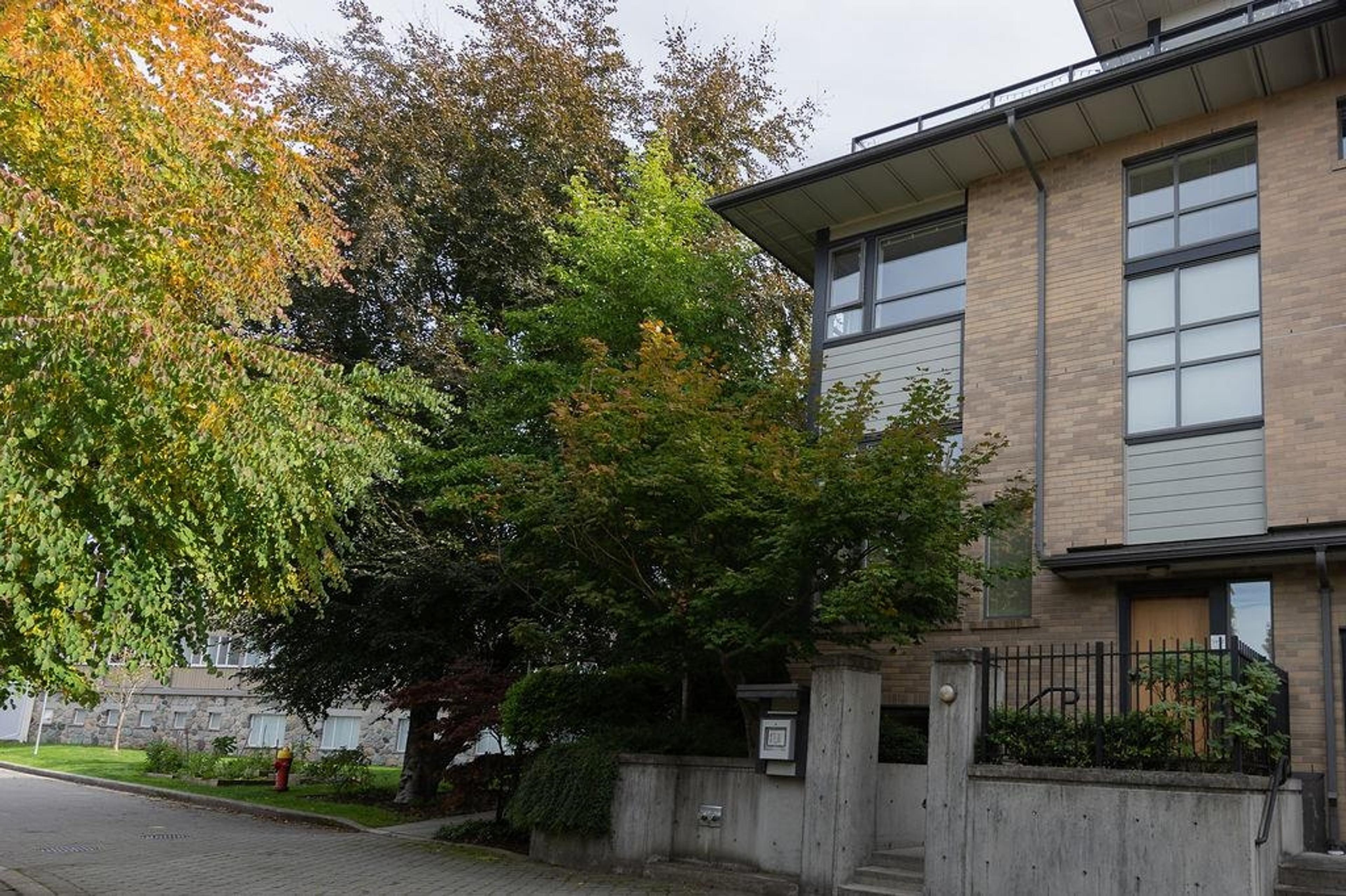 5952 Chancellor Mews, Vancouver - Exteriors - Photo 2