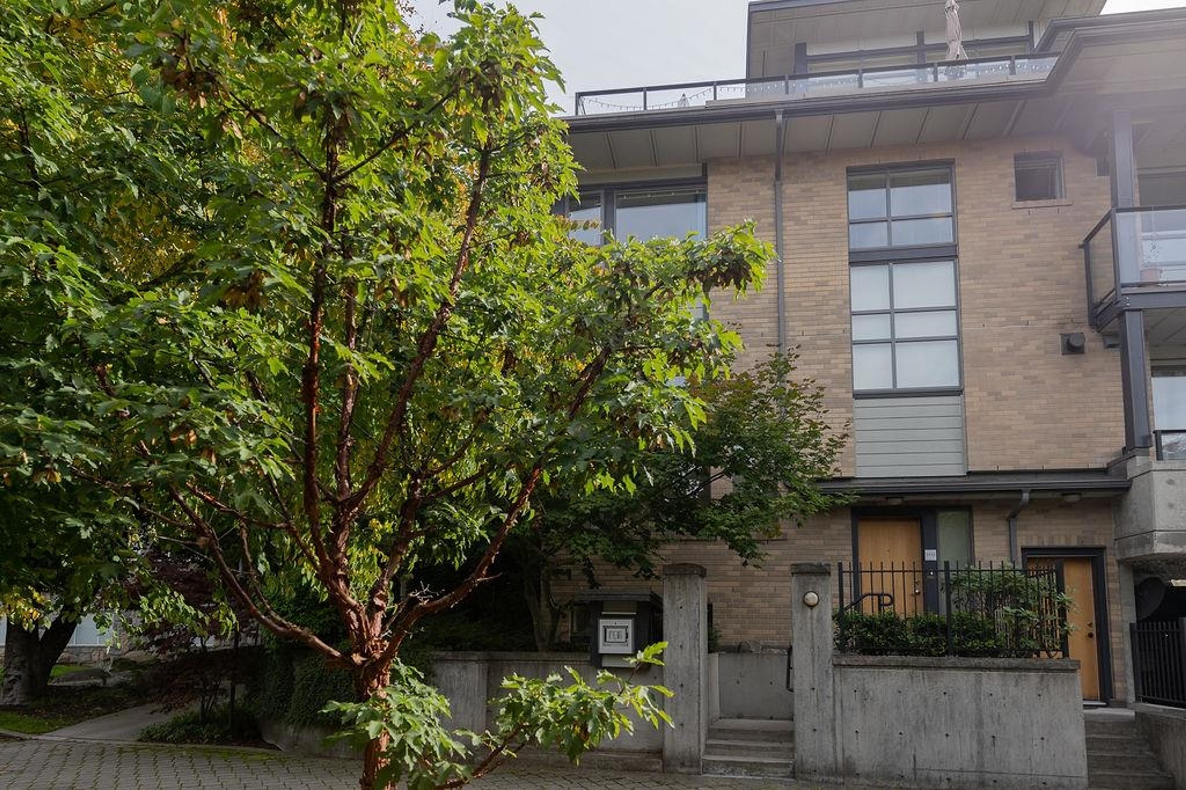 5952 Chancellor Mews, Vancouver - Exteriors - Photo 4