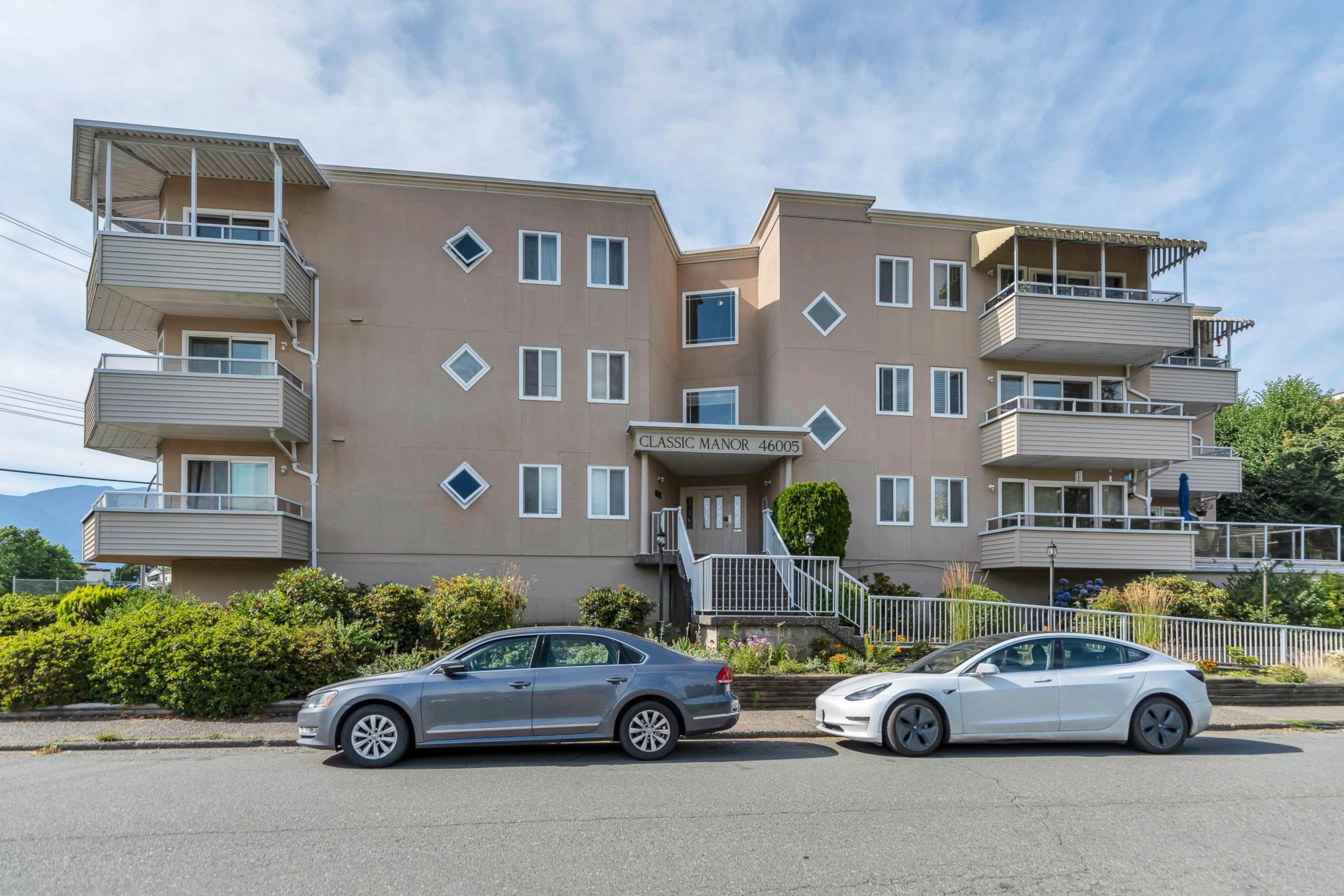 46005 Bole Avenue, Chilliwack - Exteriors - Full Complex View - Photo 1