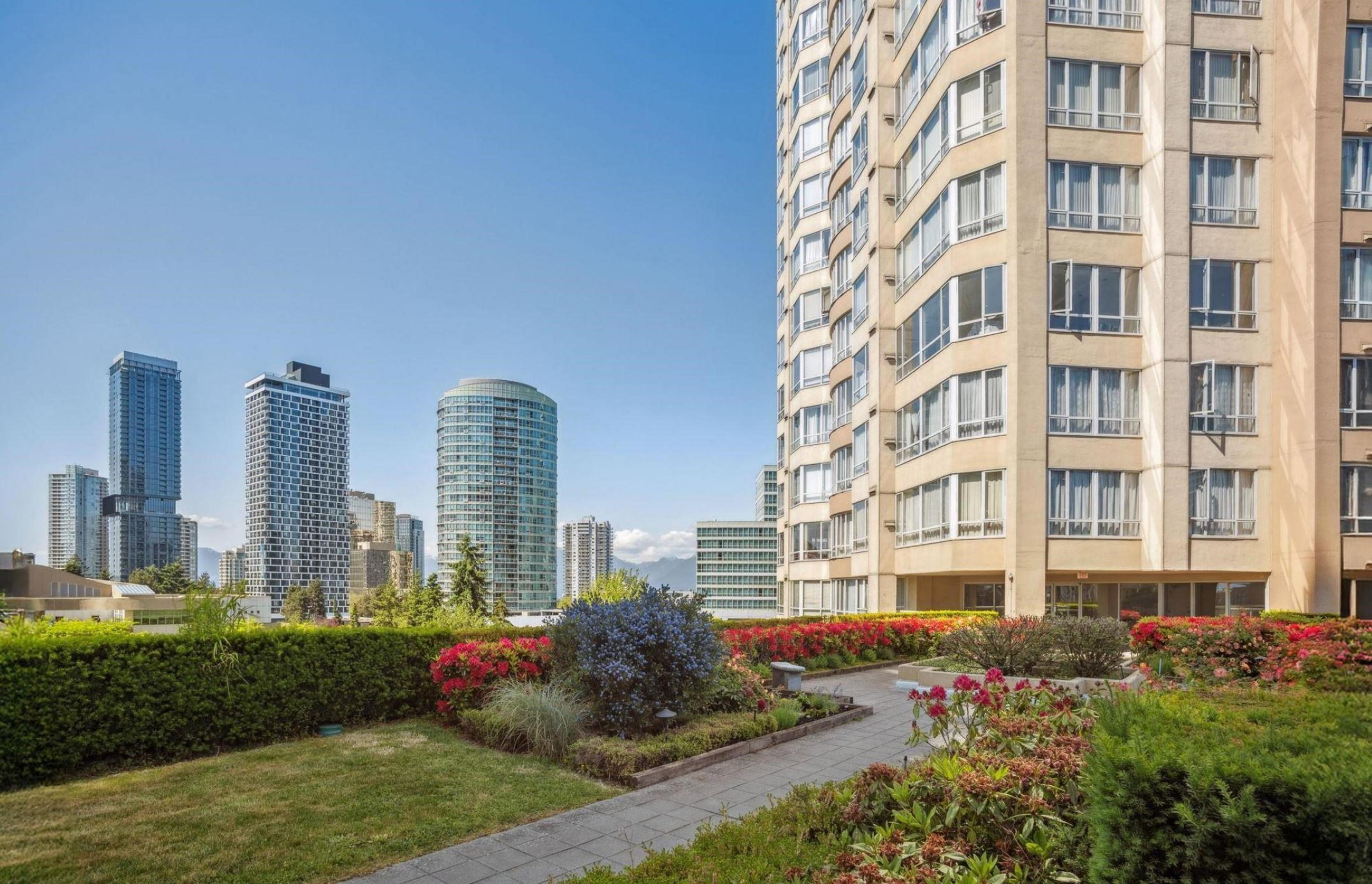 6240 Mckay Avenue, Burnaby - Exteriors - Photo 2