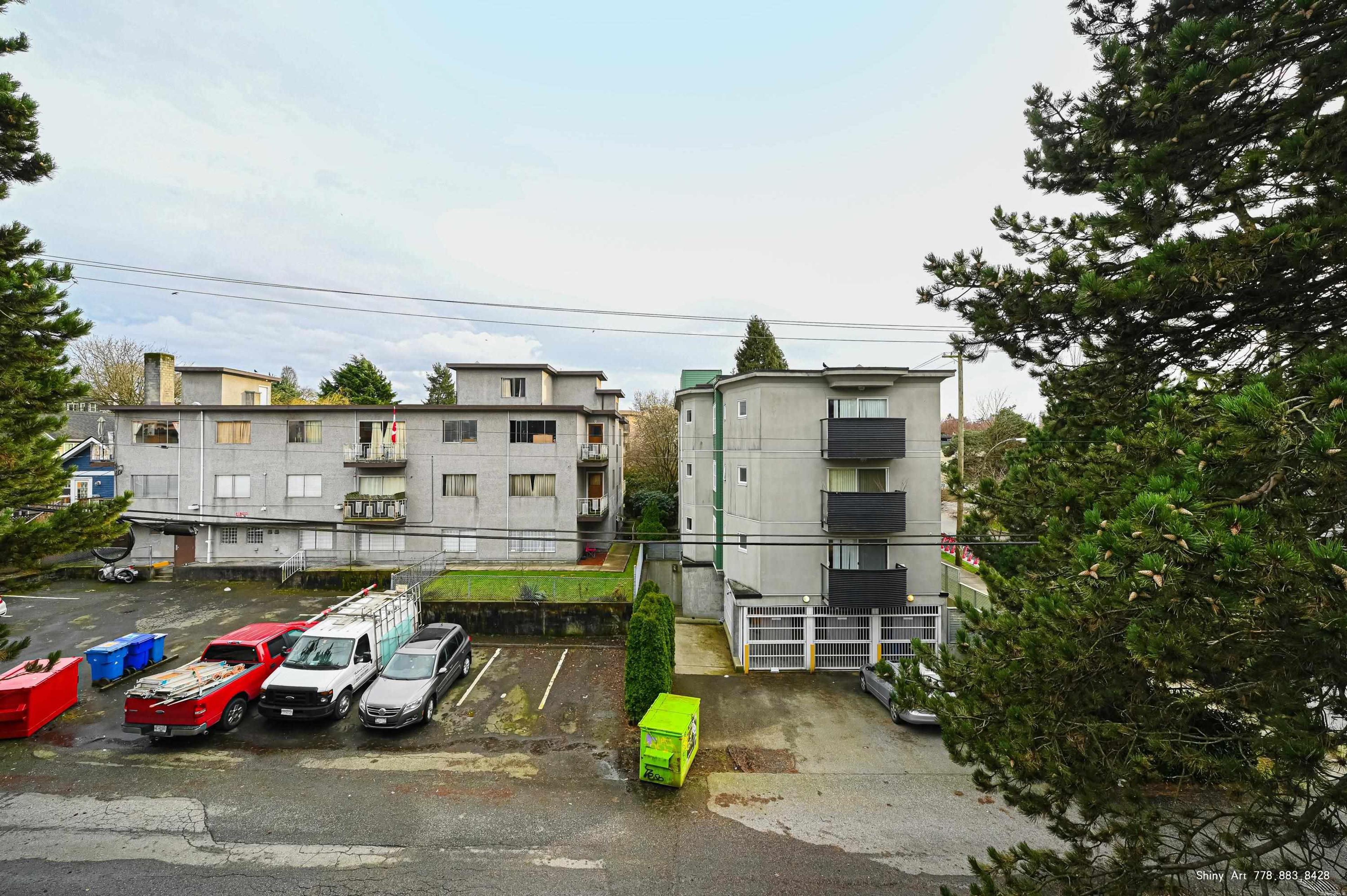 16 Lakewood Drive, Vancouver - Exteriors - Full Complex View - Photo 1