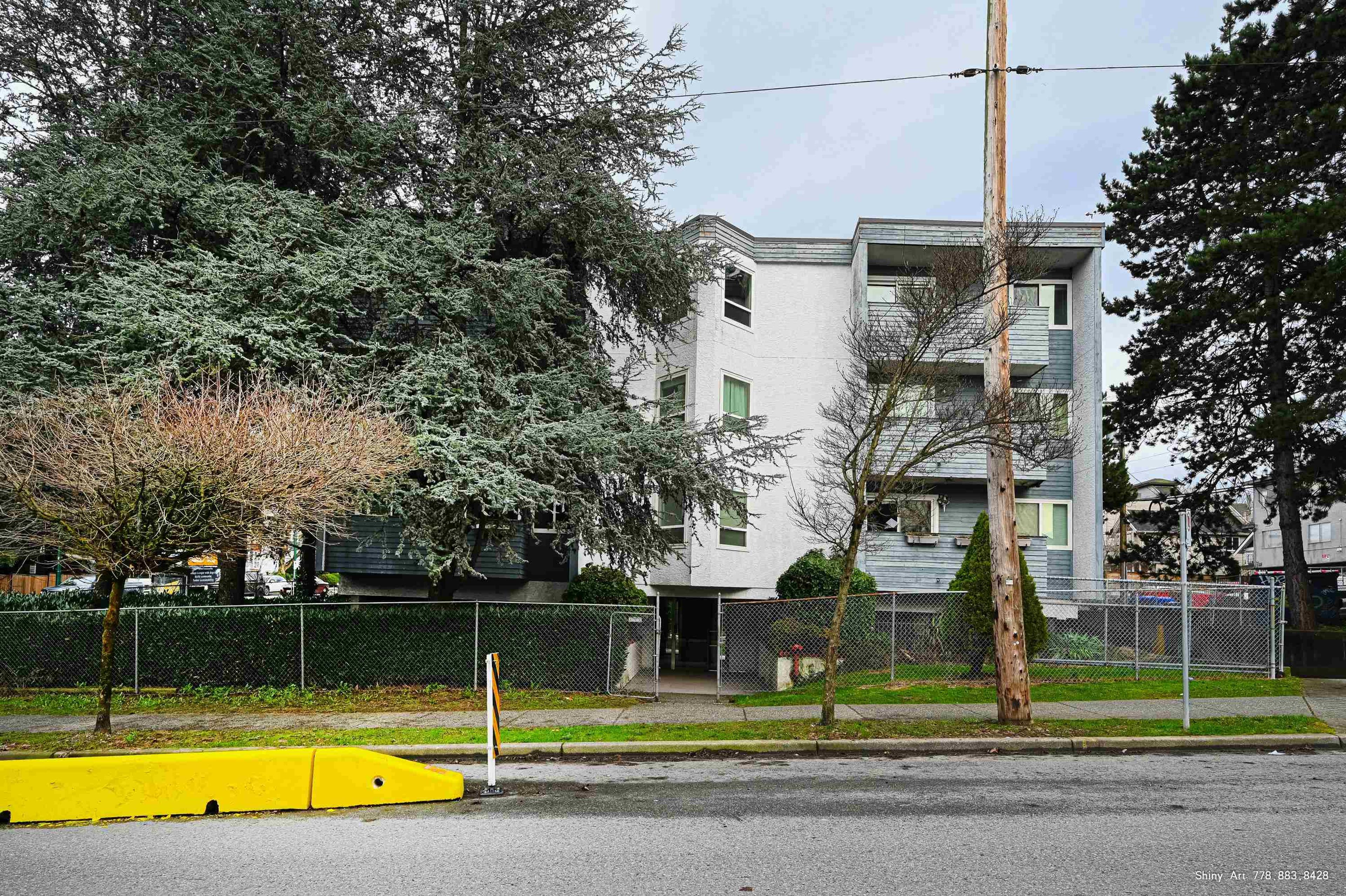 16 Lakewood Drive, Vancouver - Exteriors - Photo 2