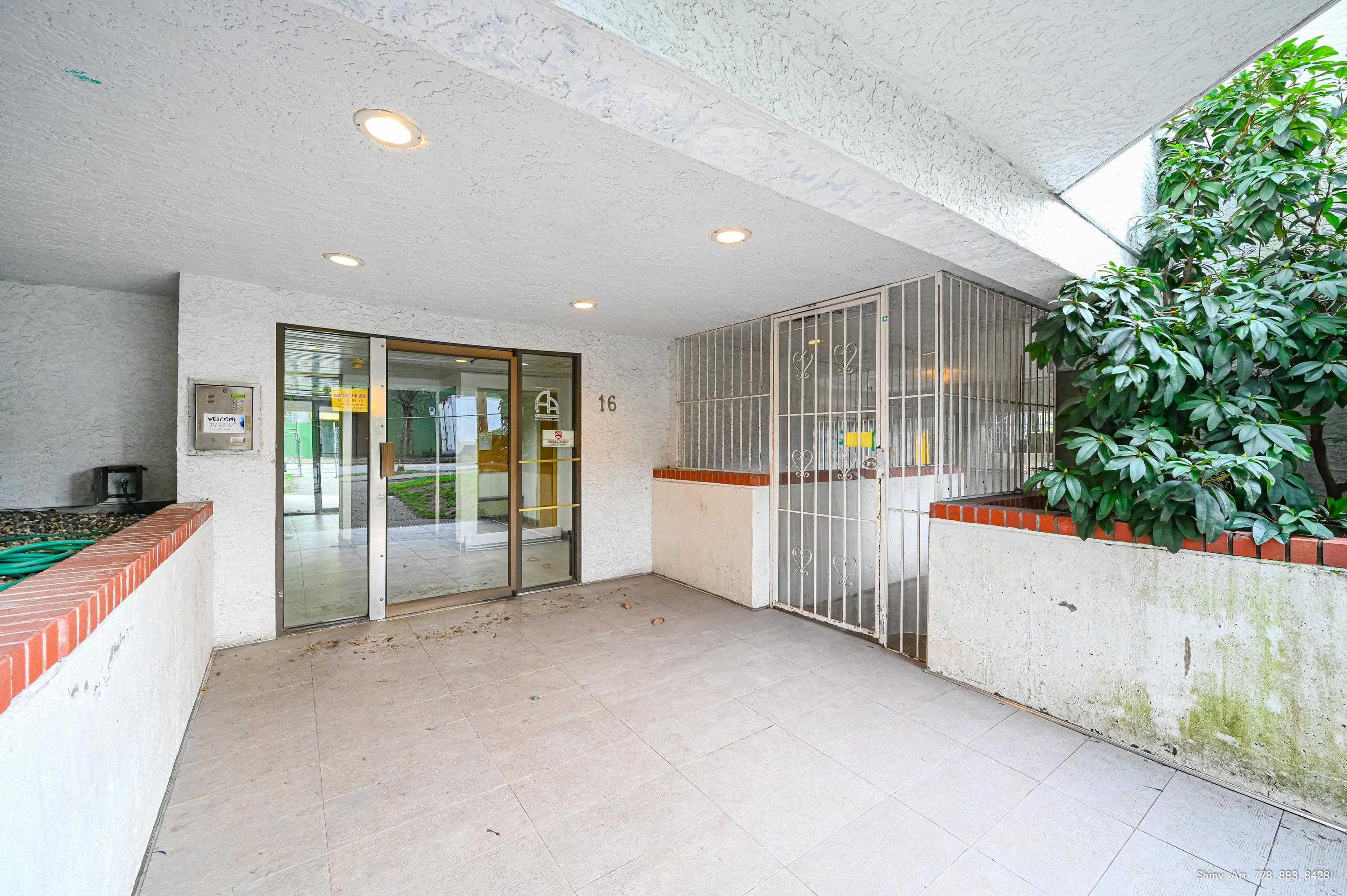 16 Lakewood Drive, Vancouver - Exteriors - Photo 5