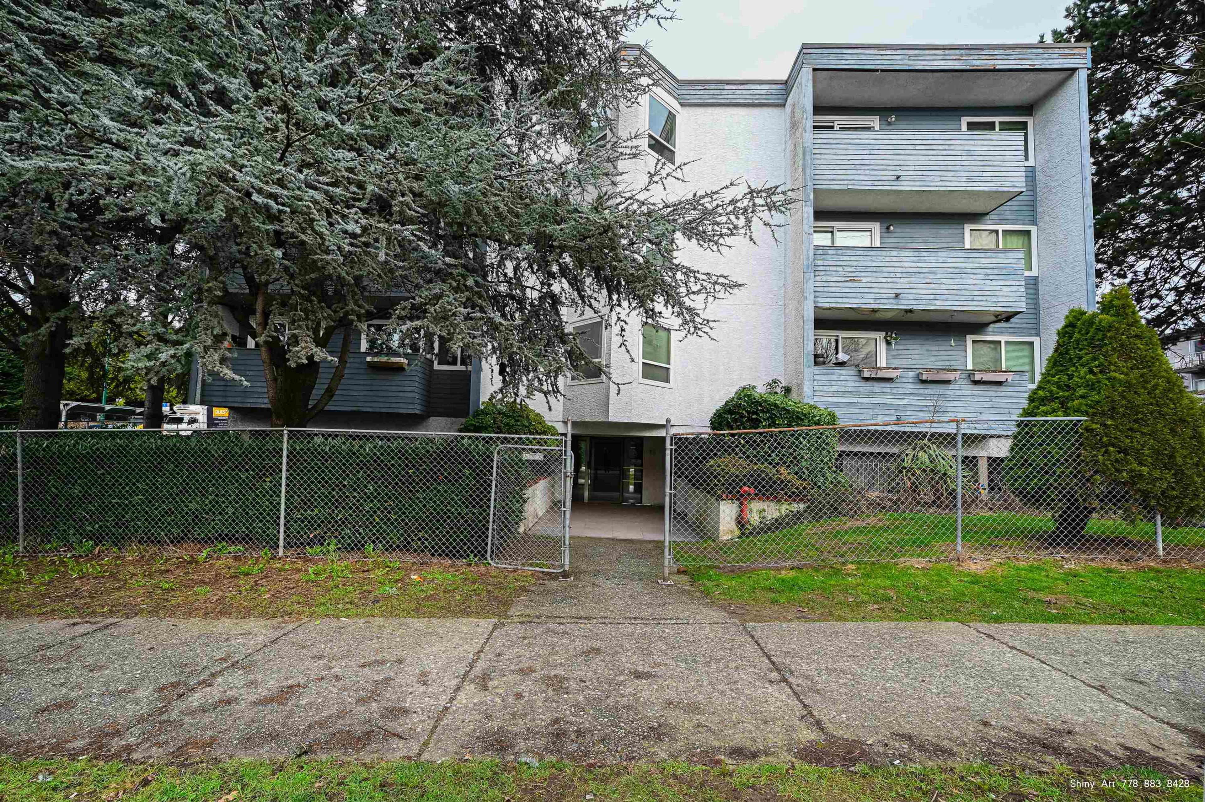 16 Lakewood Drive, Vancouver - Exteriors - Full Complex View - Photo 6