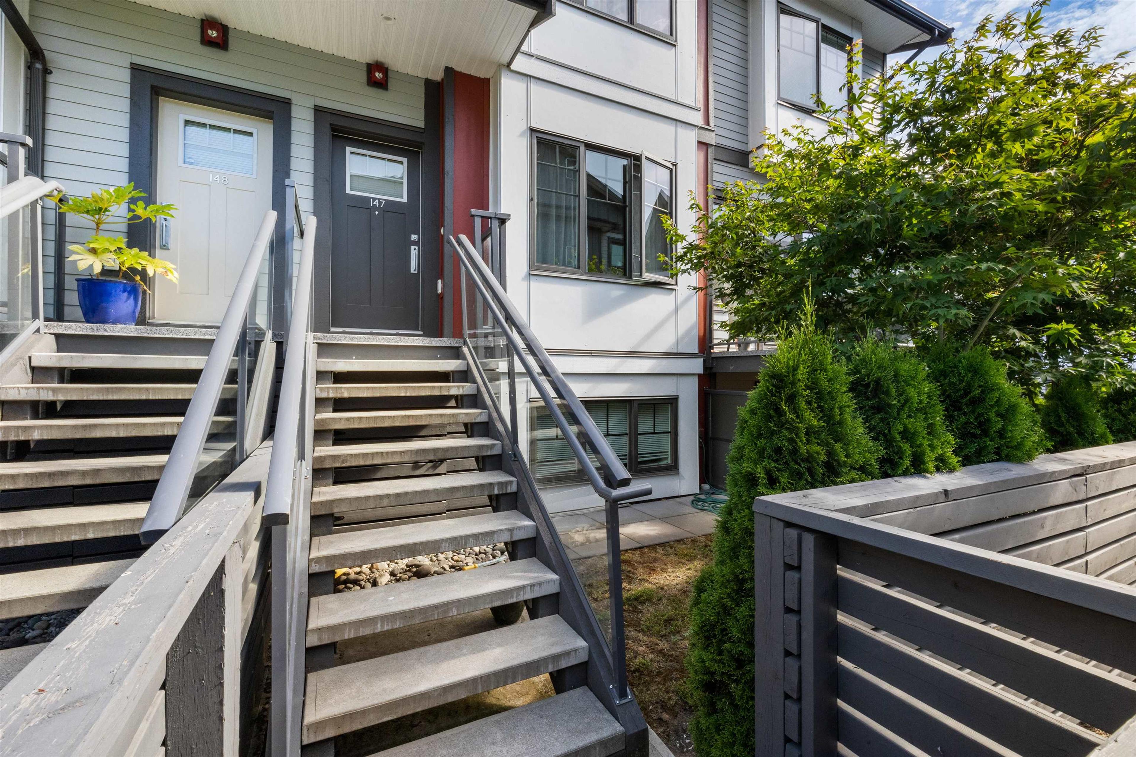 19451 Sutton Avenue, Pitt Meadows - Exteriors - Photo 6