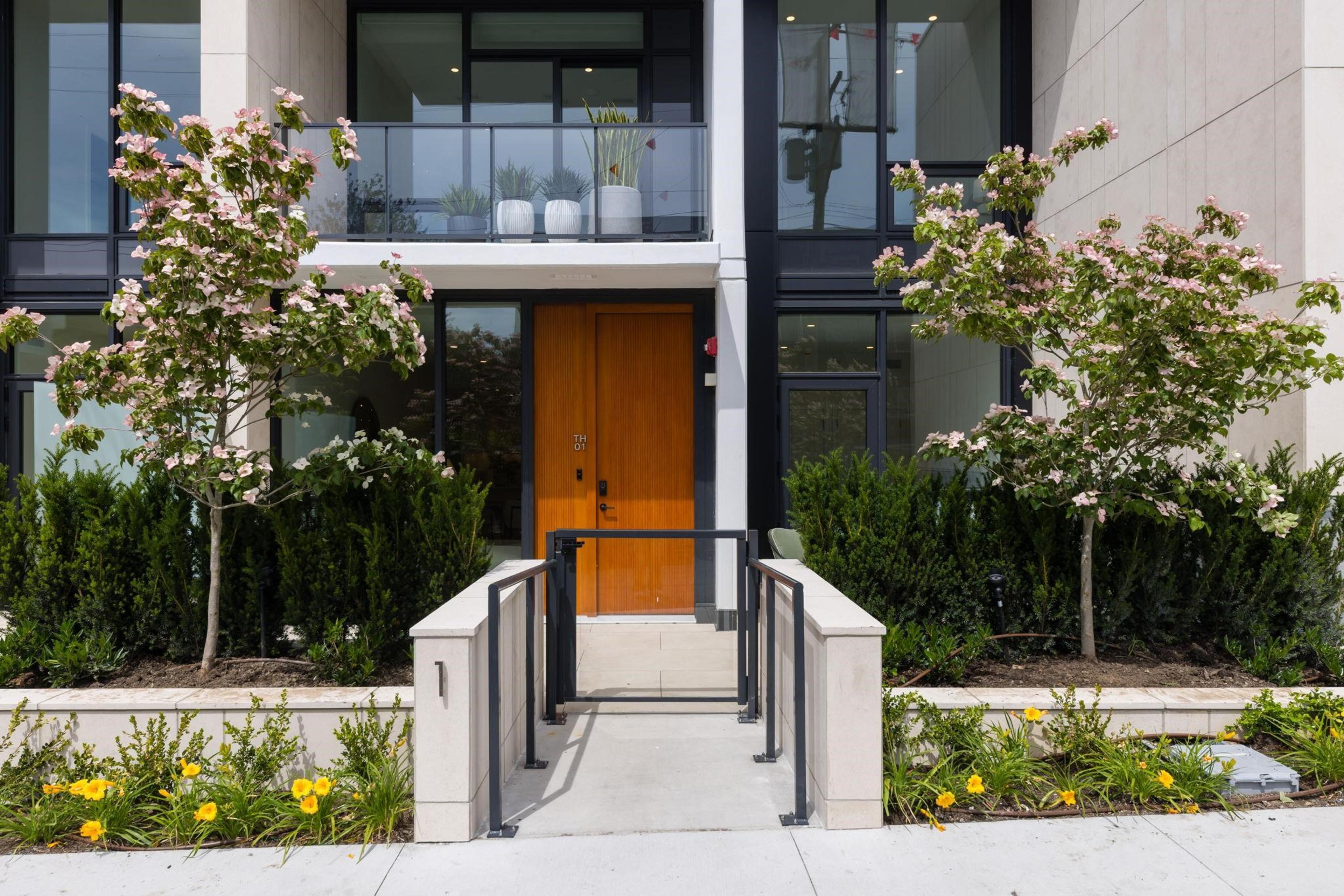 135 E 13th Street, North Vancouver - Exteriors - Photo 2