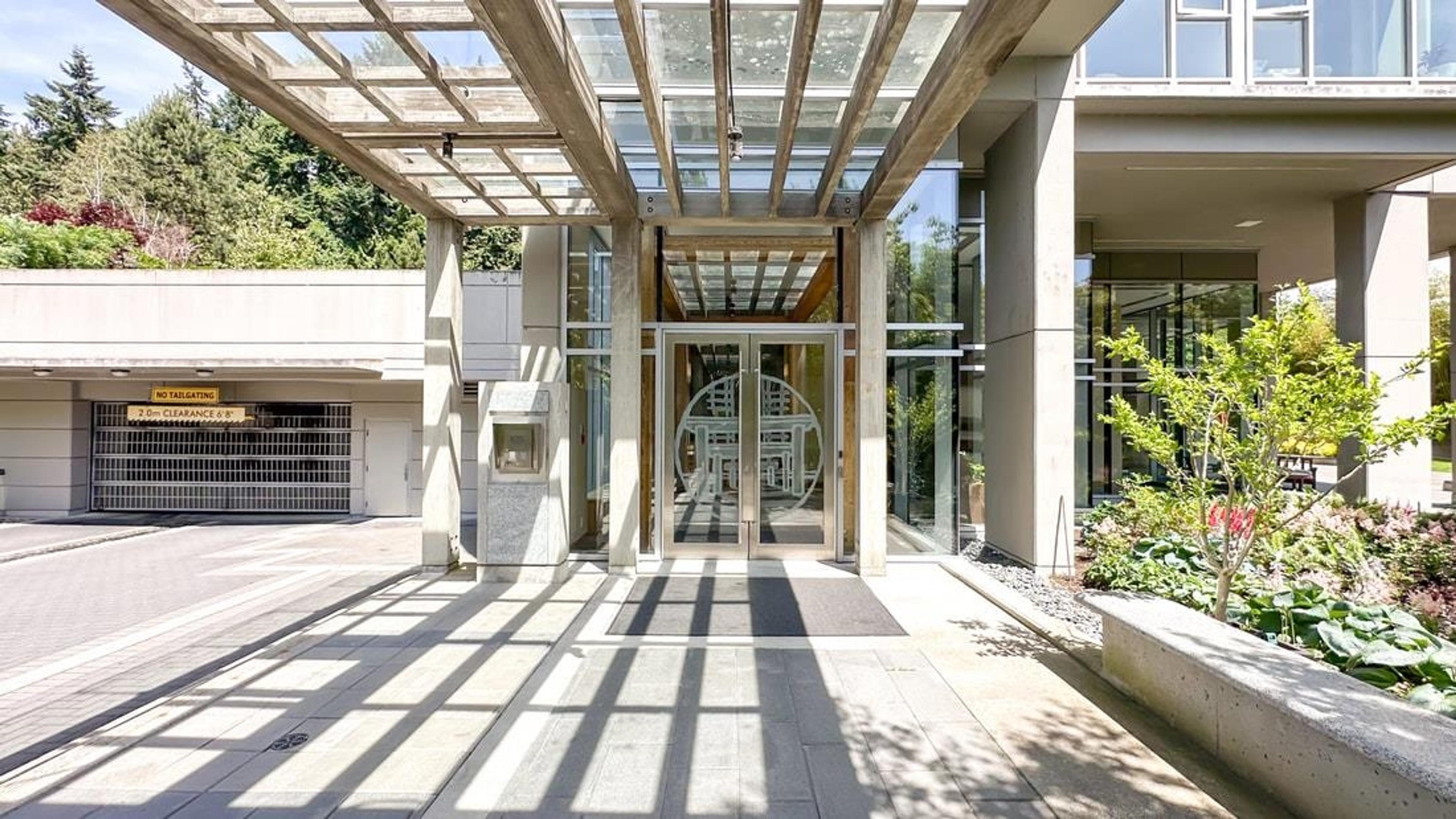 2688 West Mall, Vancouver - Exteriors - Photo 2