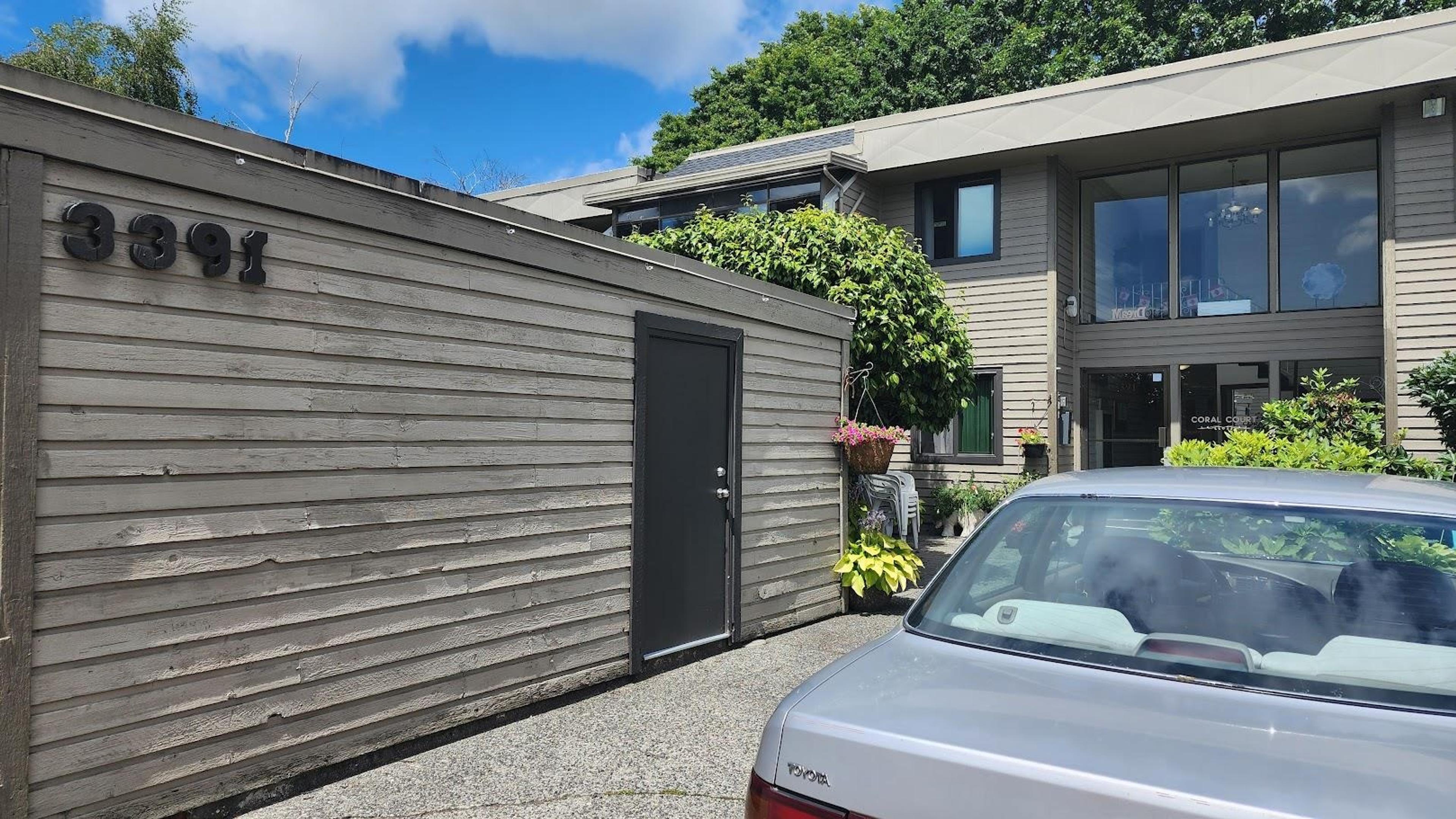 3391 Springfield Drive, Richmond - Exteriors - Photo 2