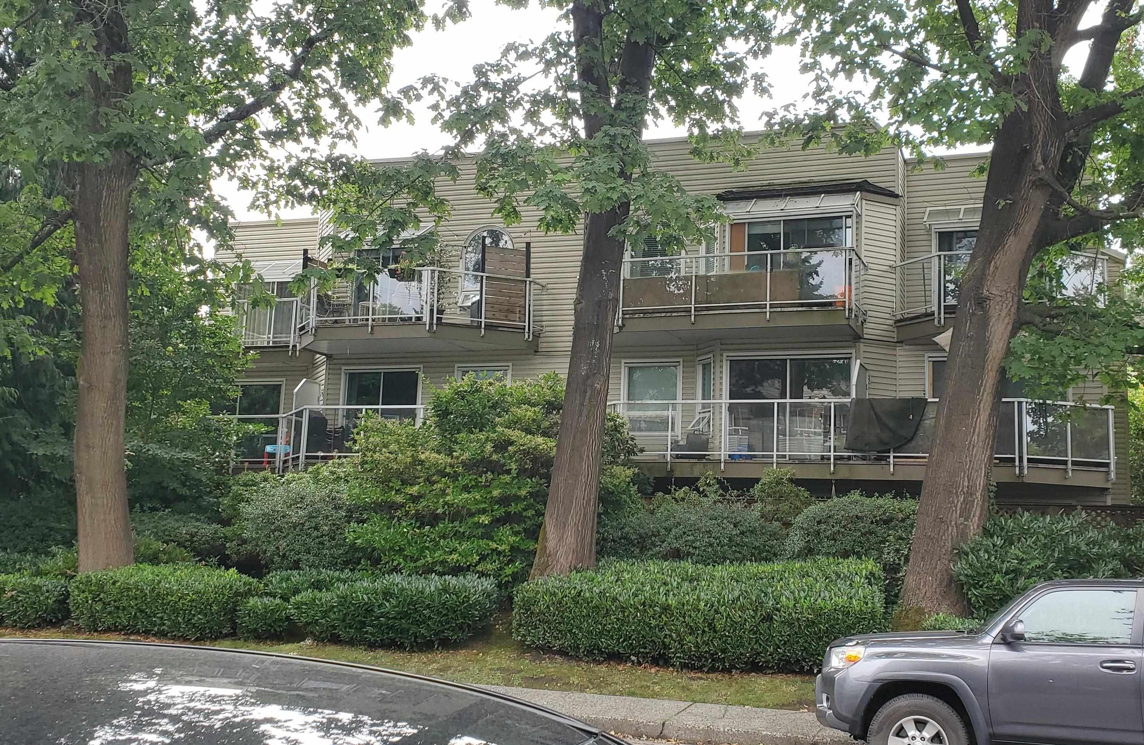 827 W 16 Street, North Vancouver - Exteriors - Photo 3