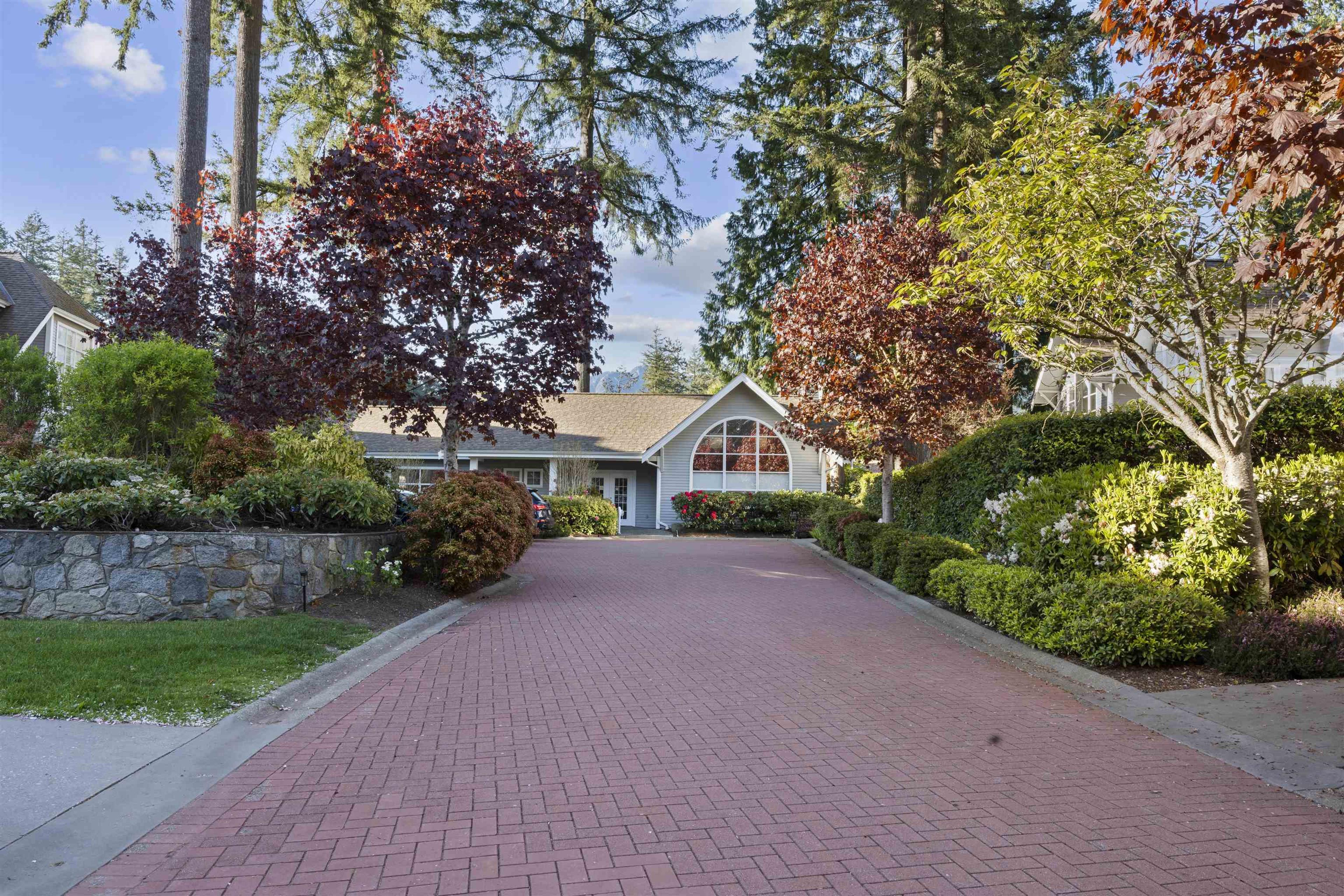 3383 Capilano Crescent, North Vancouver - Exteriors - Photo 4