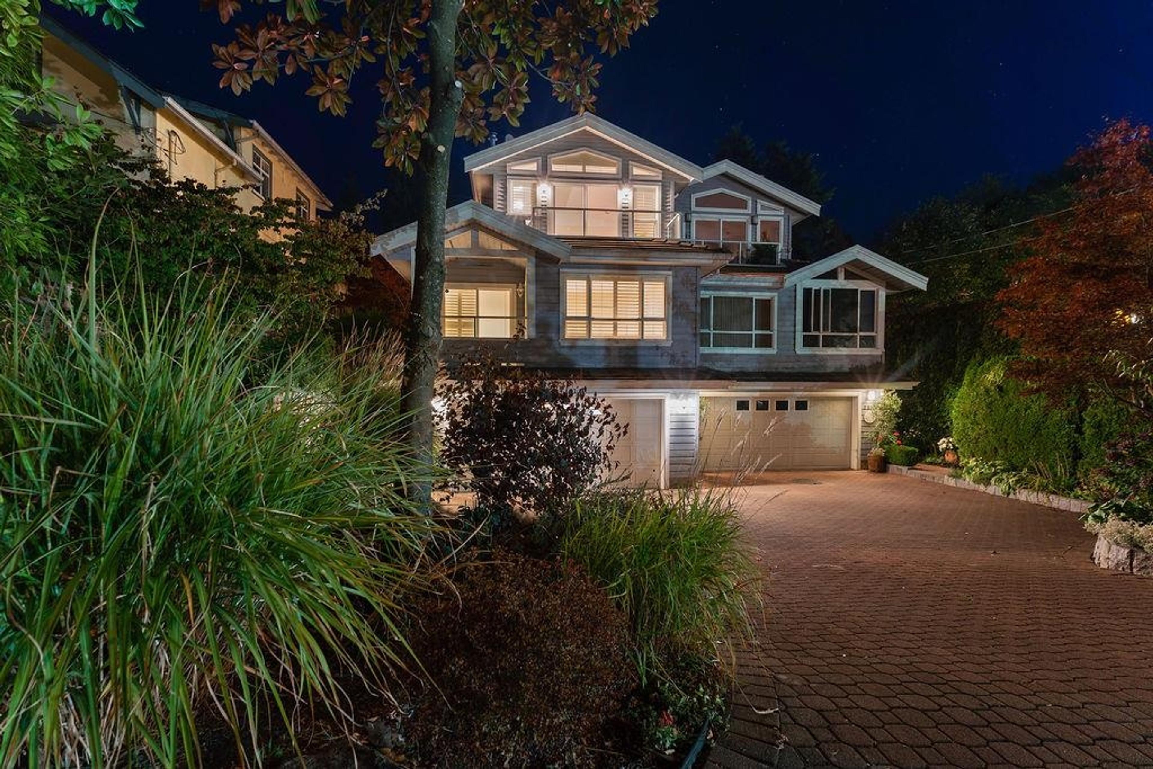 2517 Marine Drive, West Vancouver - Exteriors - Photo 3