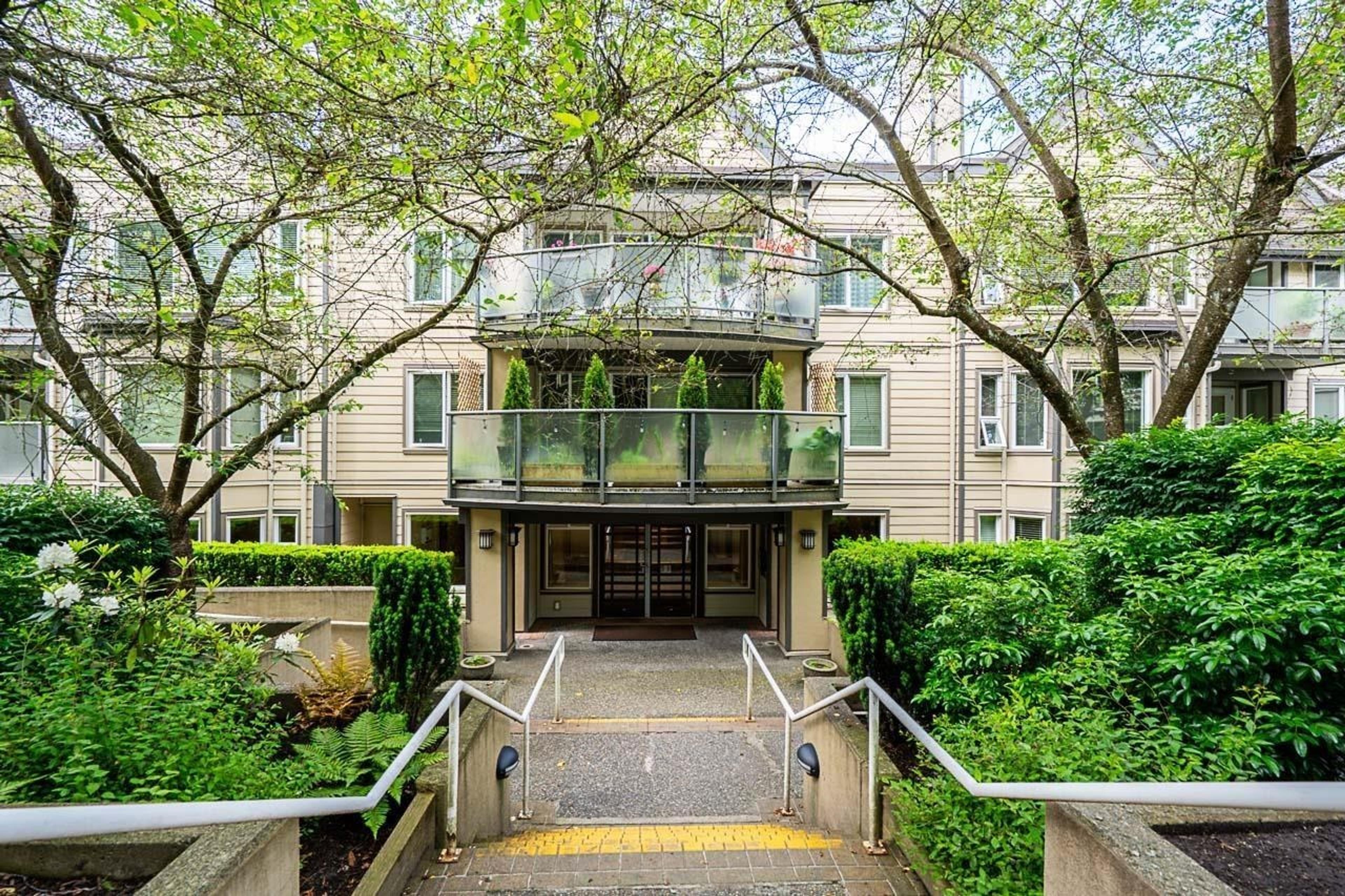 6707 Southpoint Drive, Burnaby - Exteriors - Photo 2