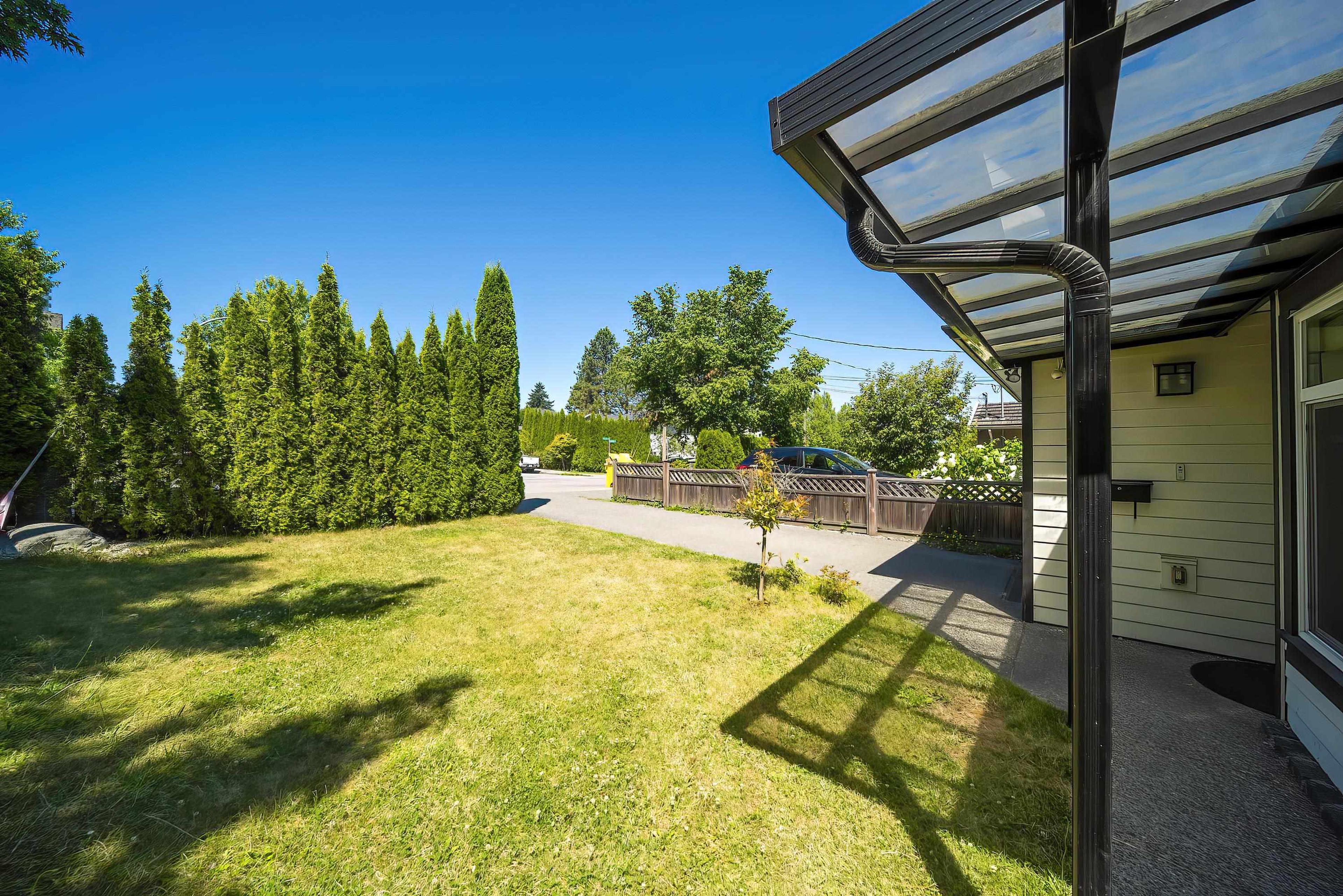 5598 Halley Avenue, Burnaby - Exteriors - Photo 3