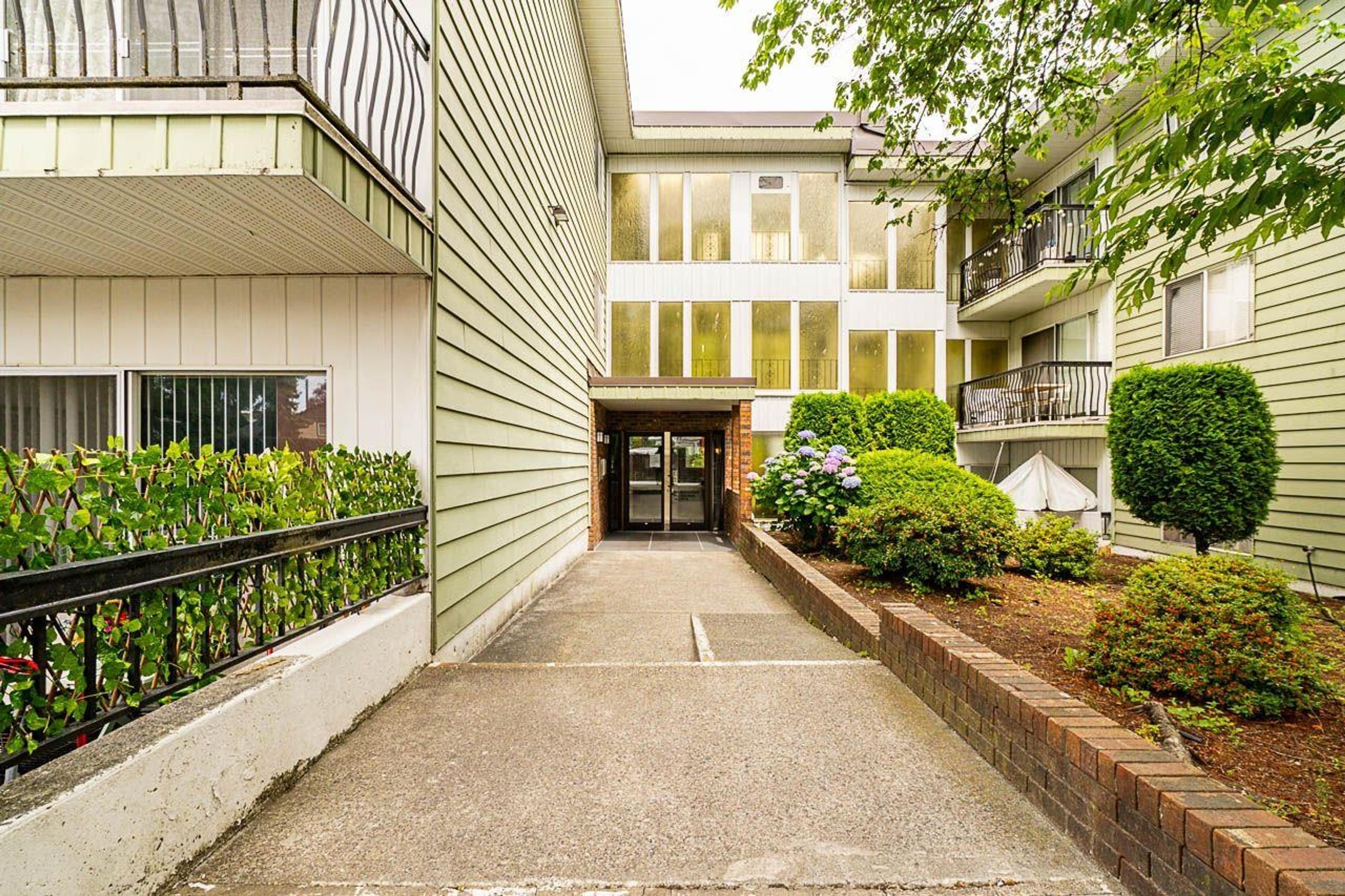 8635 120 Street, Delta - Exteriors - Photo 3