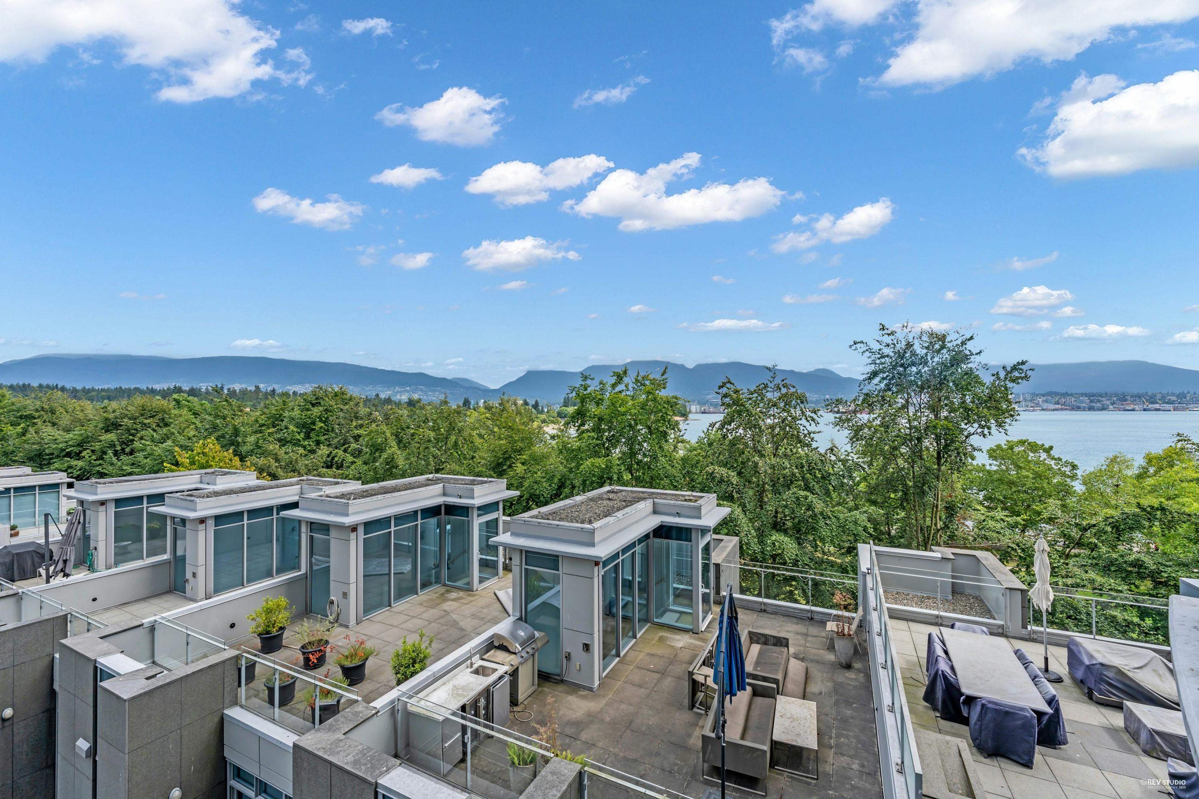 1233 W Cordova Street, Vancouver - Exteriors - Full Complex View - Photo 1