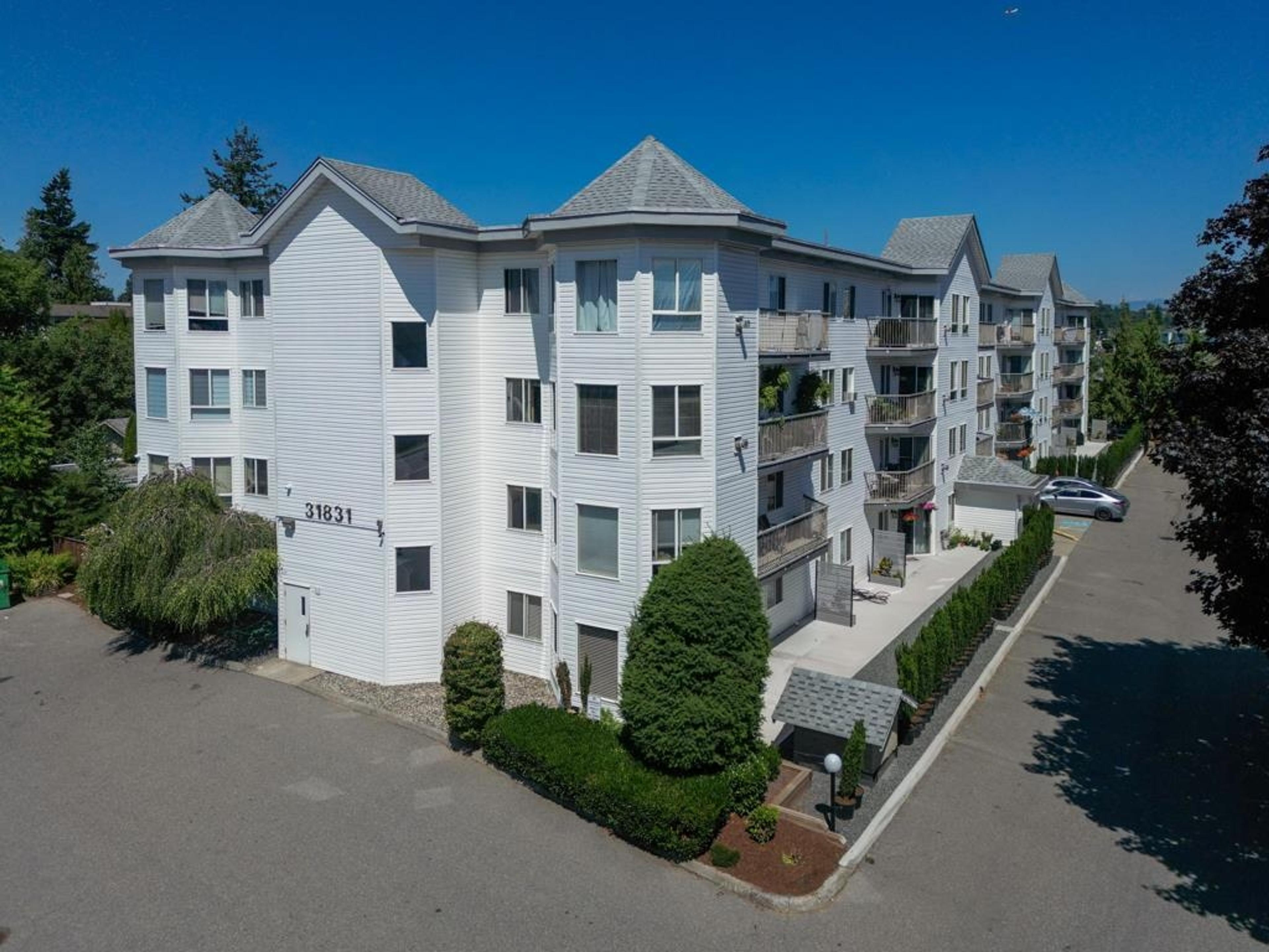 31831 Peardonville Road, Abbotsford - Exteriors - Full Complex View, Drone/Aerial View - Photo 3