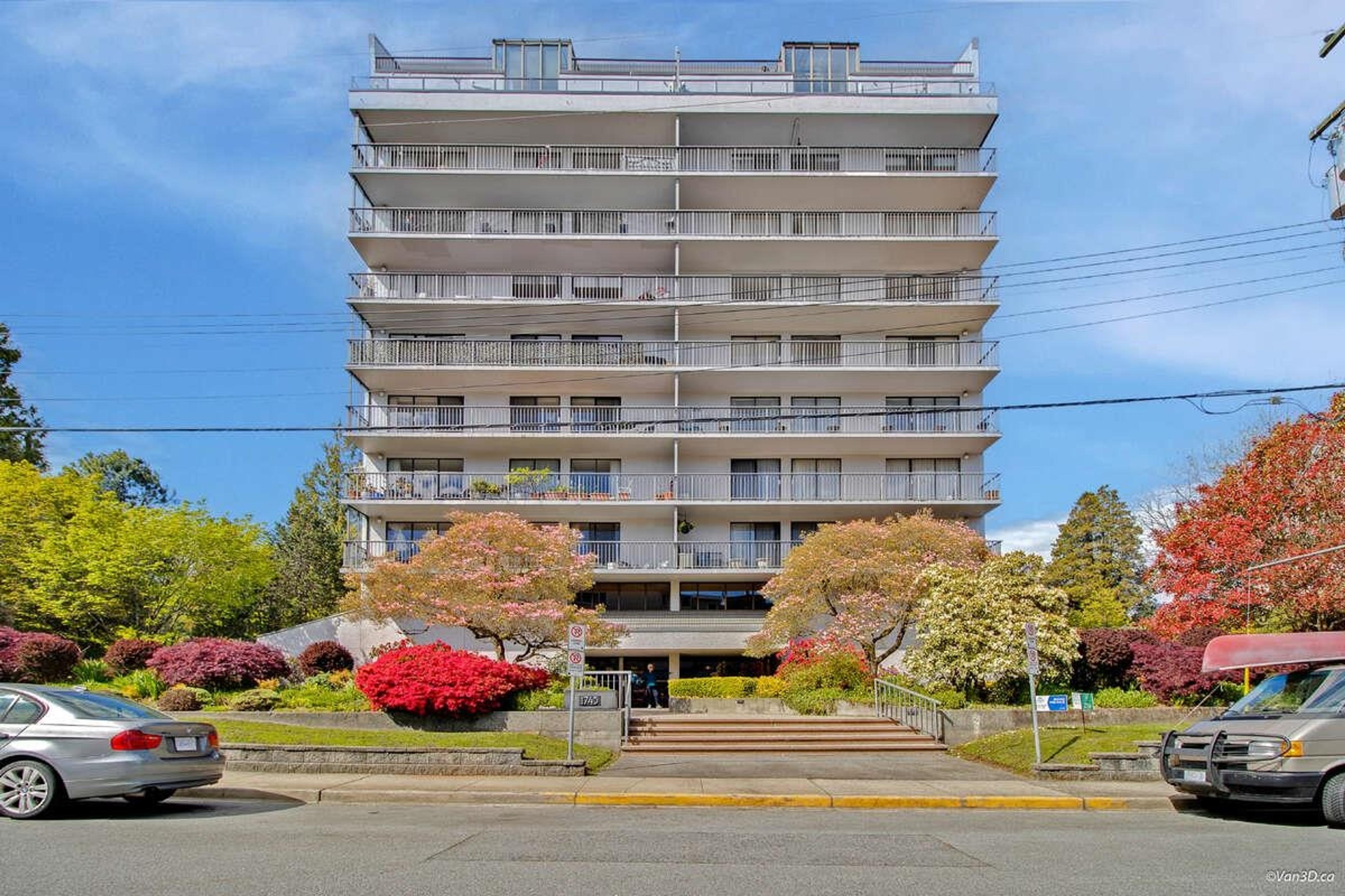 1745 Esquimalt Avenue, West Vancouver - Exteriors - Full Complex View - Photo 2