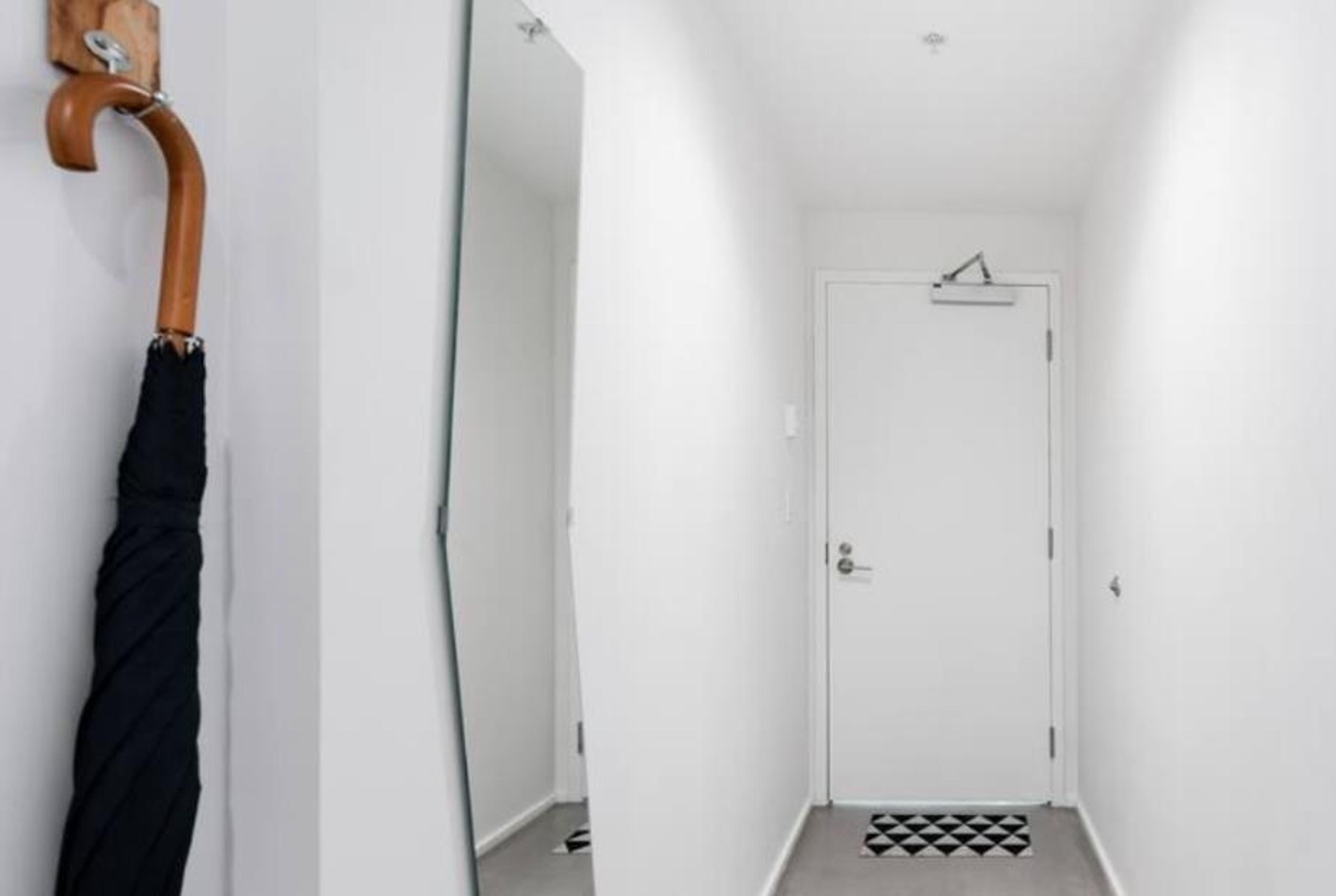 219 E Georgia Street, Vancouver - Exteriors - Photo 3