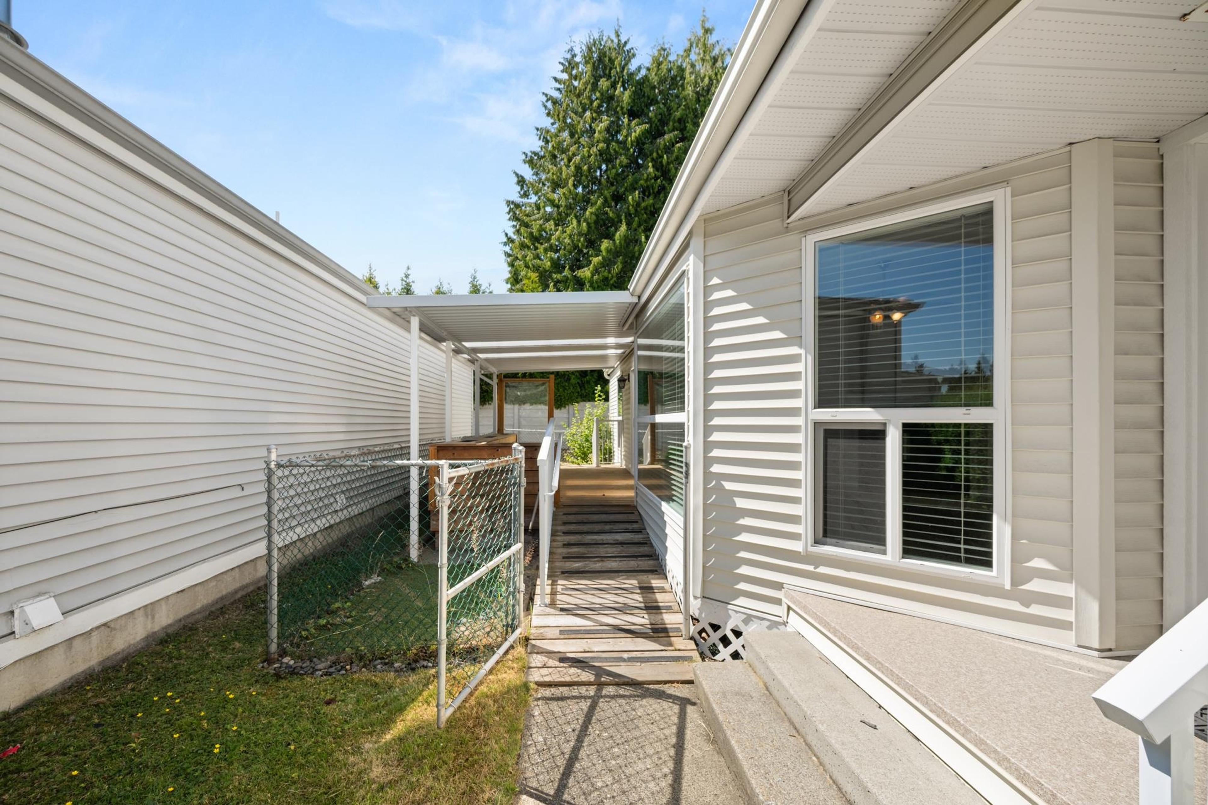 2345 Cranley Drive, Surrey - Exteriors - Photo 5