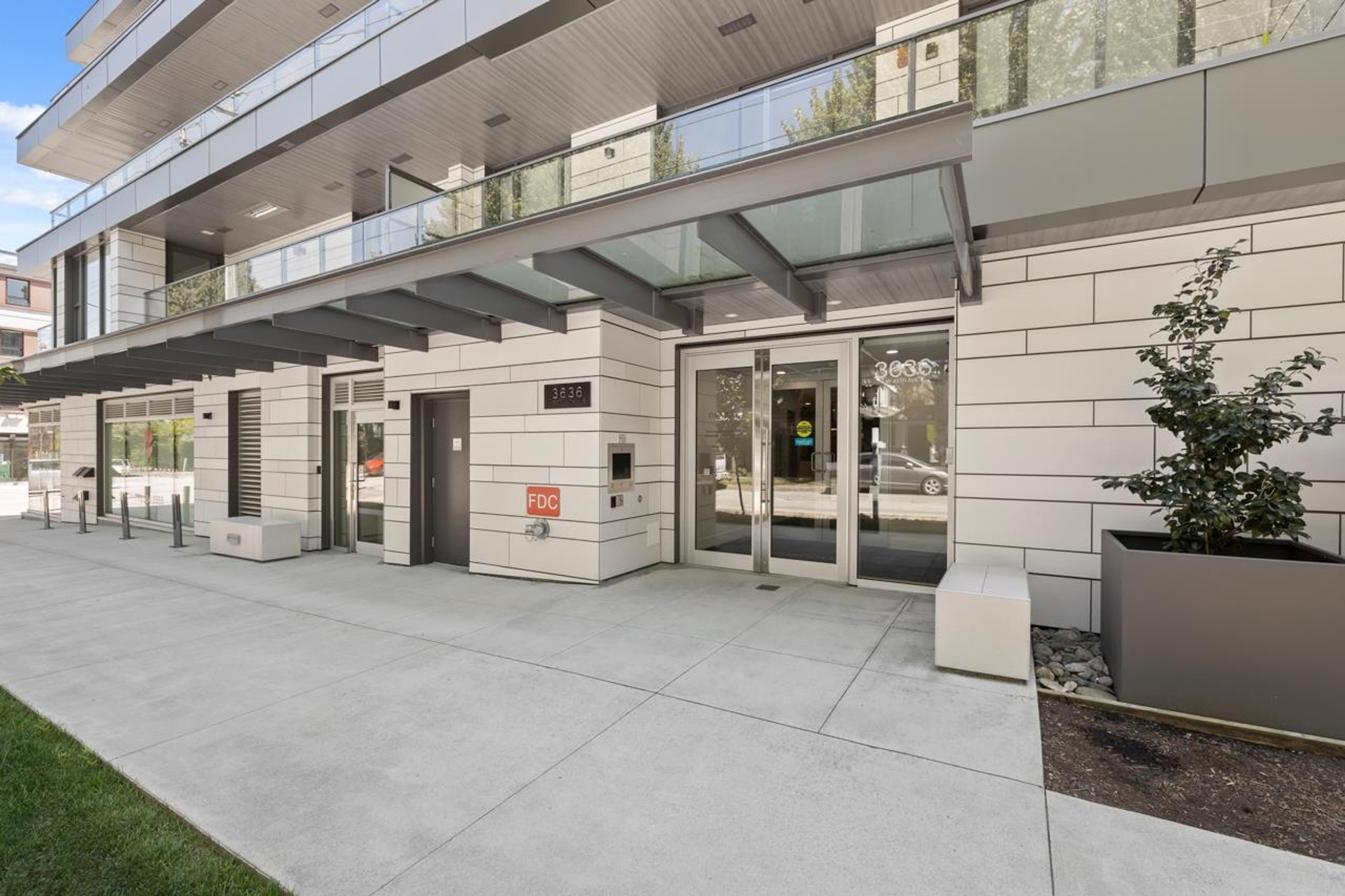 3636 W 39th Avenue, Vancouver - Exteriors - Photo 1