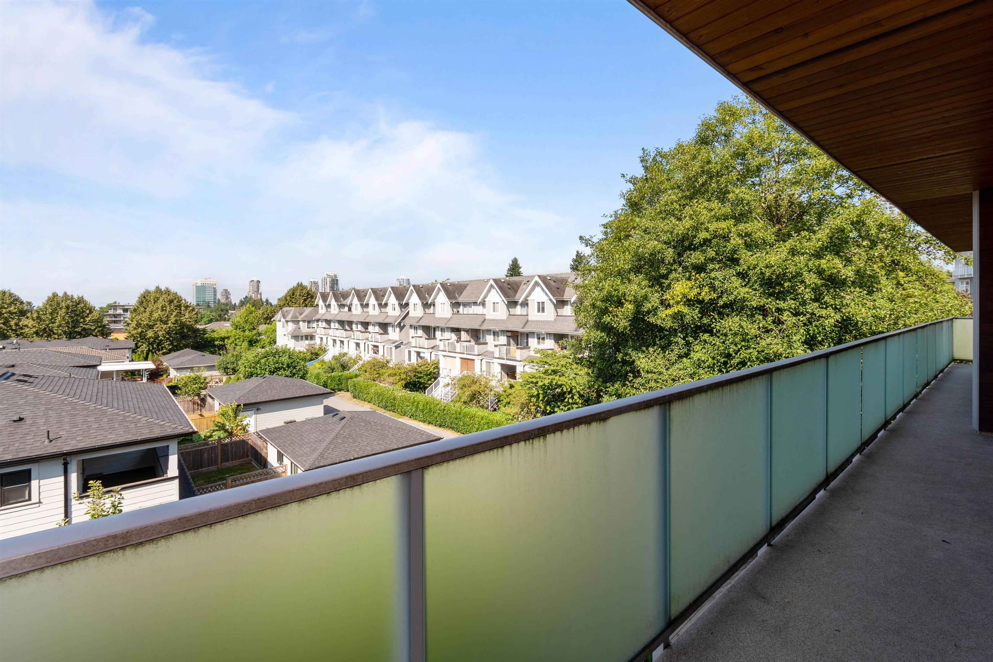 7377 14th Avenue, Burnaby - Exteriors - Photo 3