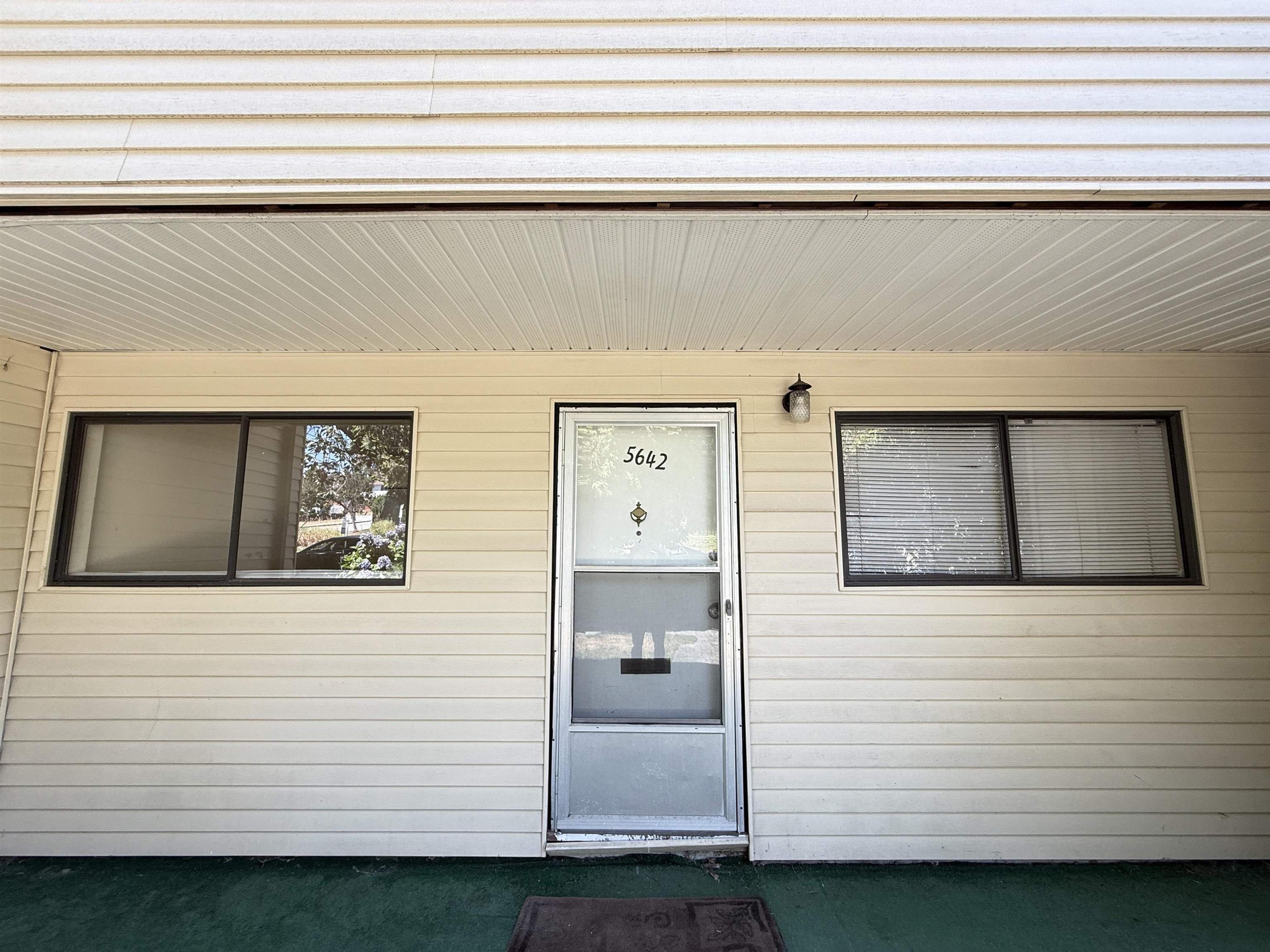 5588 Broadway, Burnaby - Exteriors - Photo 1