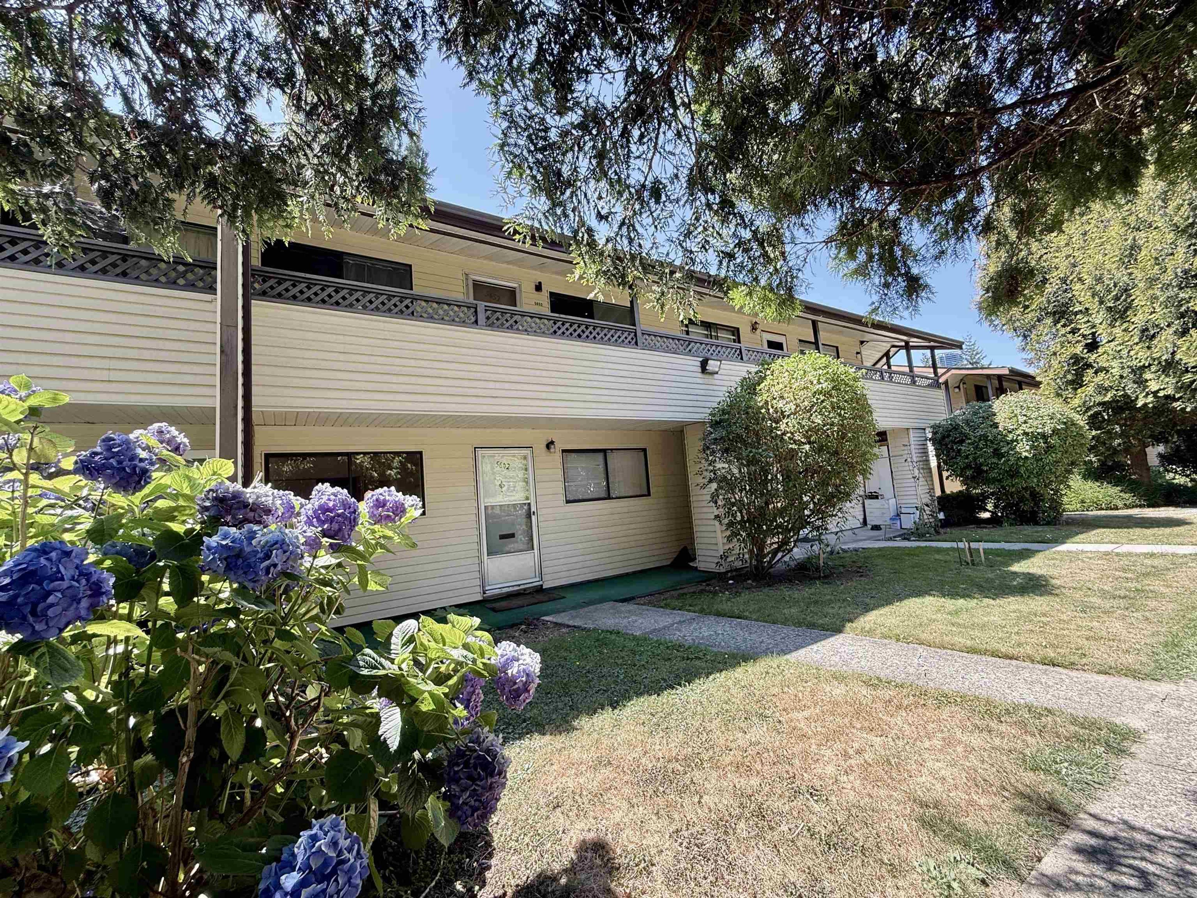 5588 Broadway, Burnaby - Exteriors - Photo 3